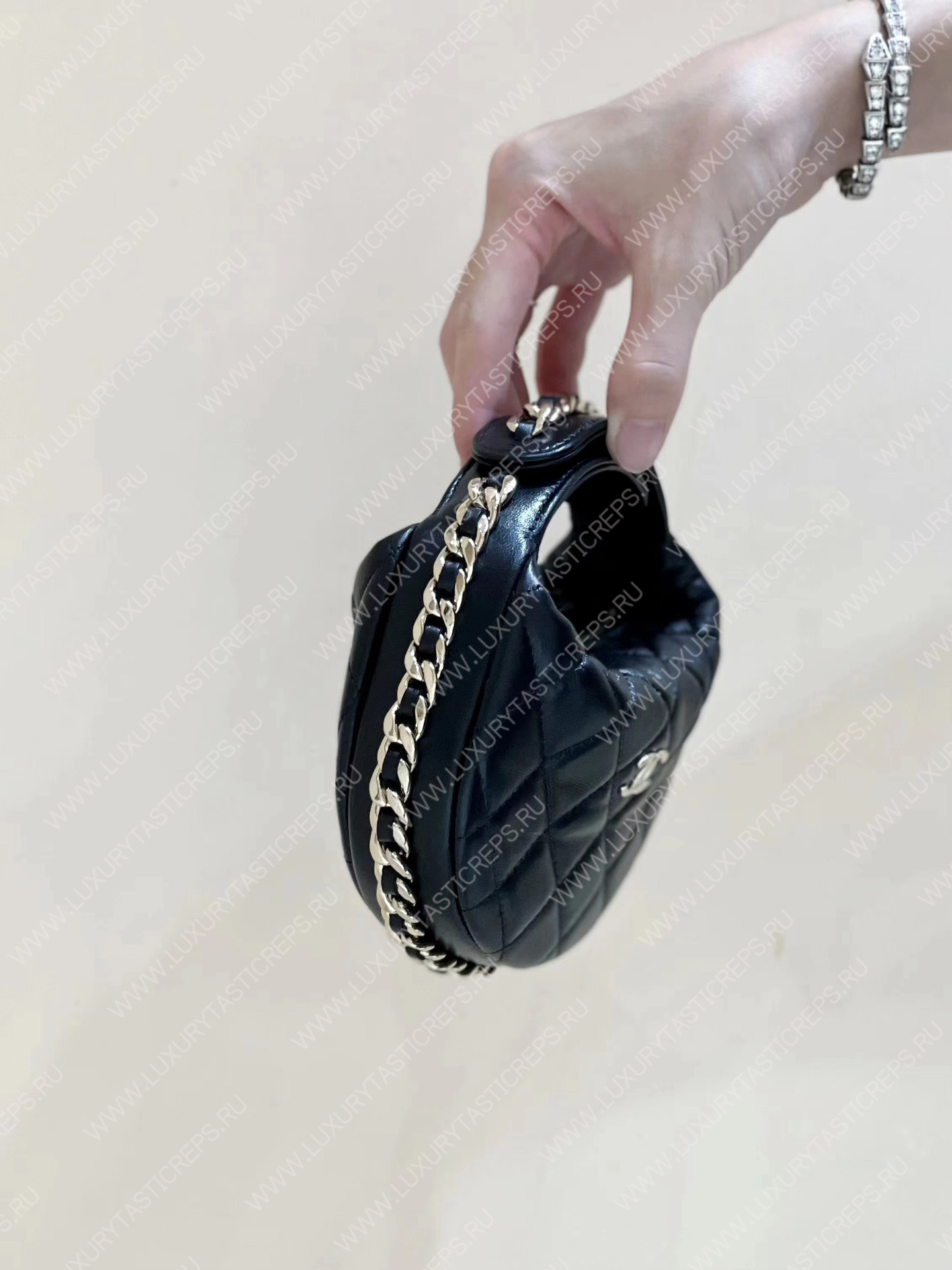 Ch*el pouch black ap3095