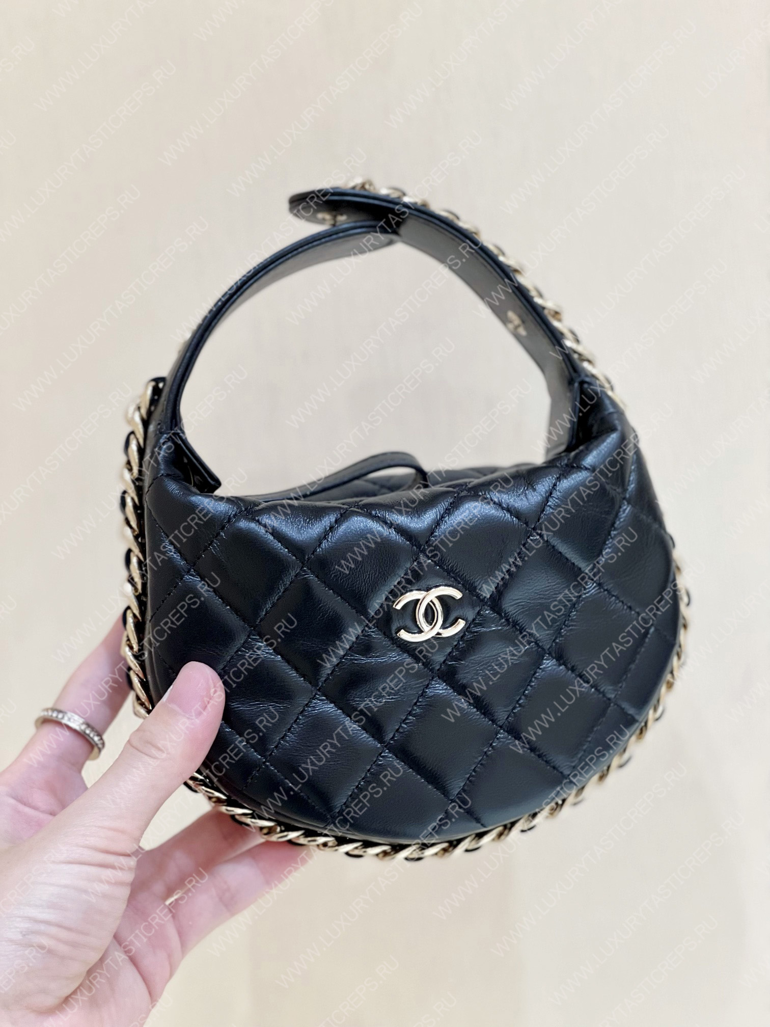 Ch*el pouch black ap3095