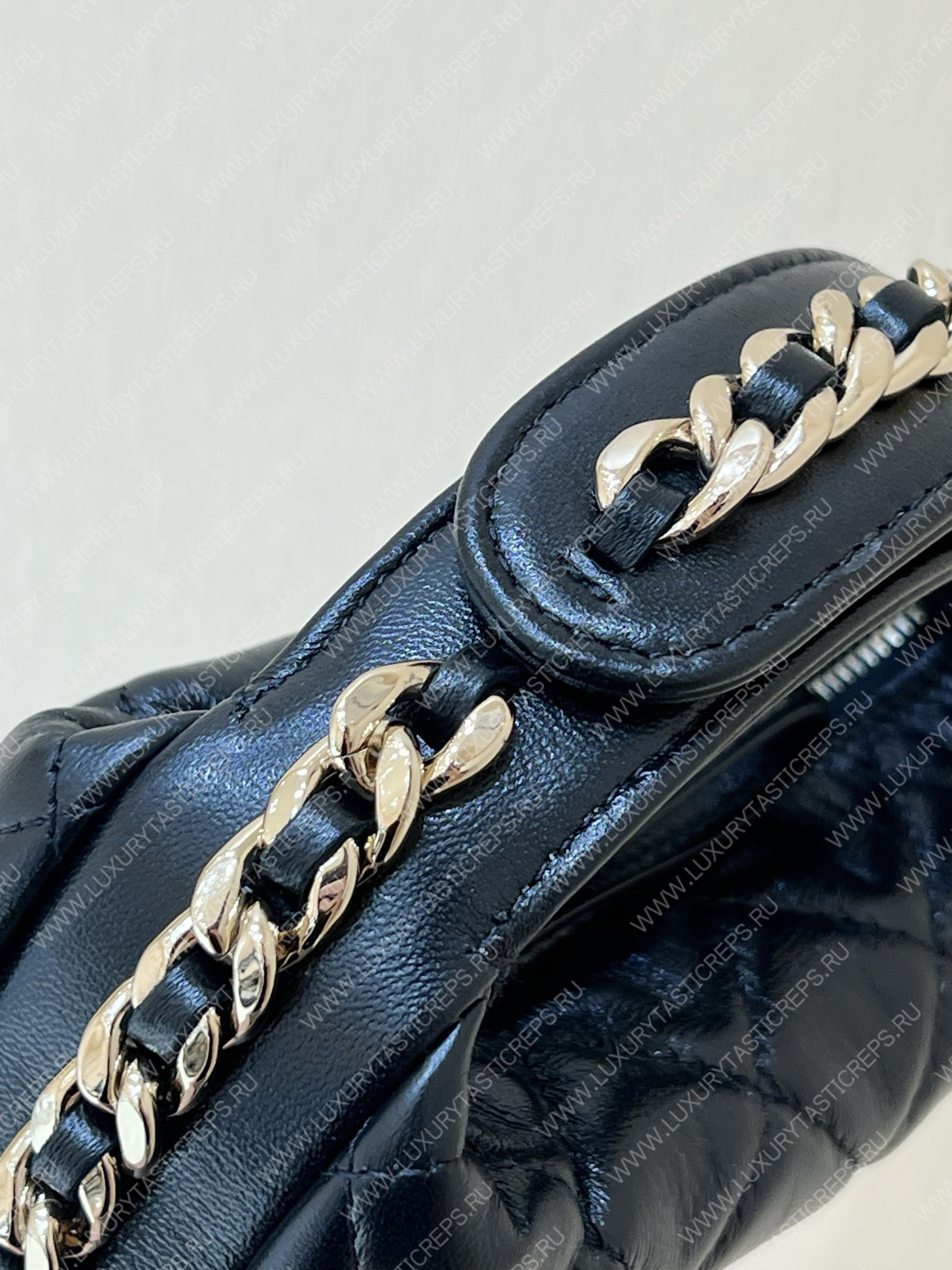 Ch*el pouch black ap3095