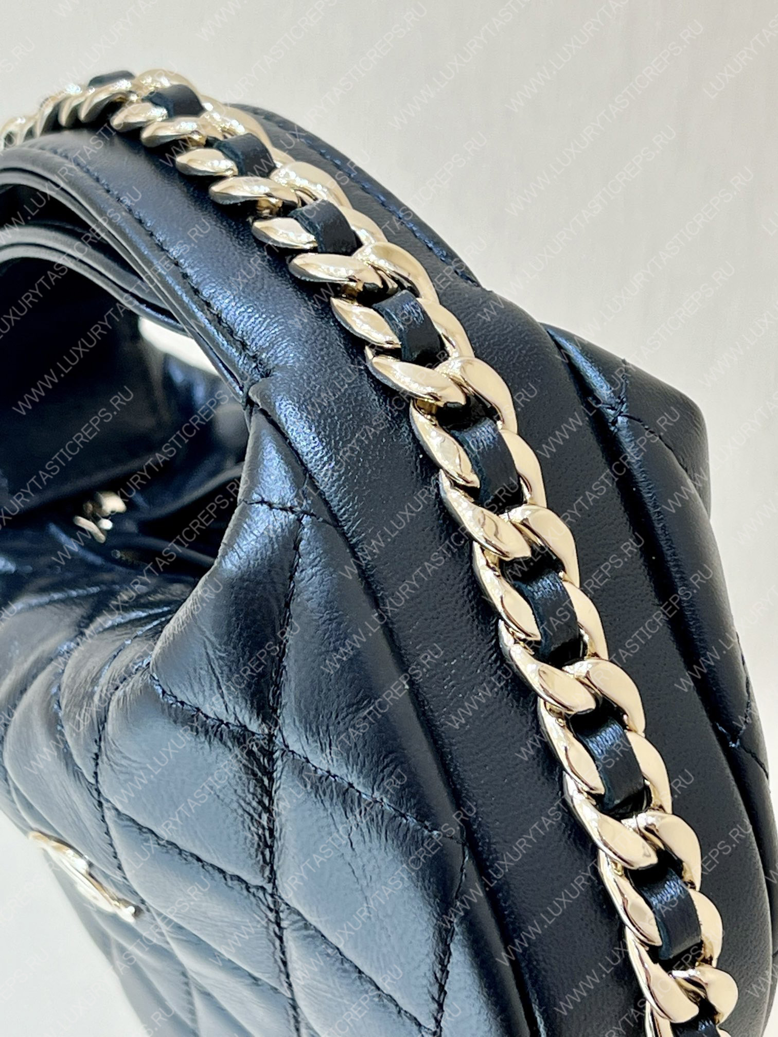 Ch*el pouch black ap3095