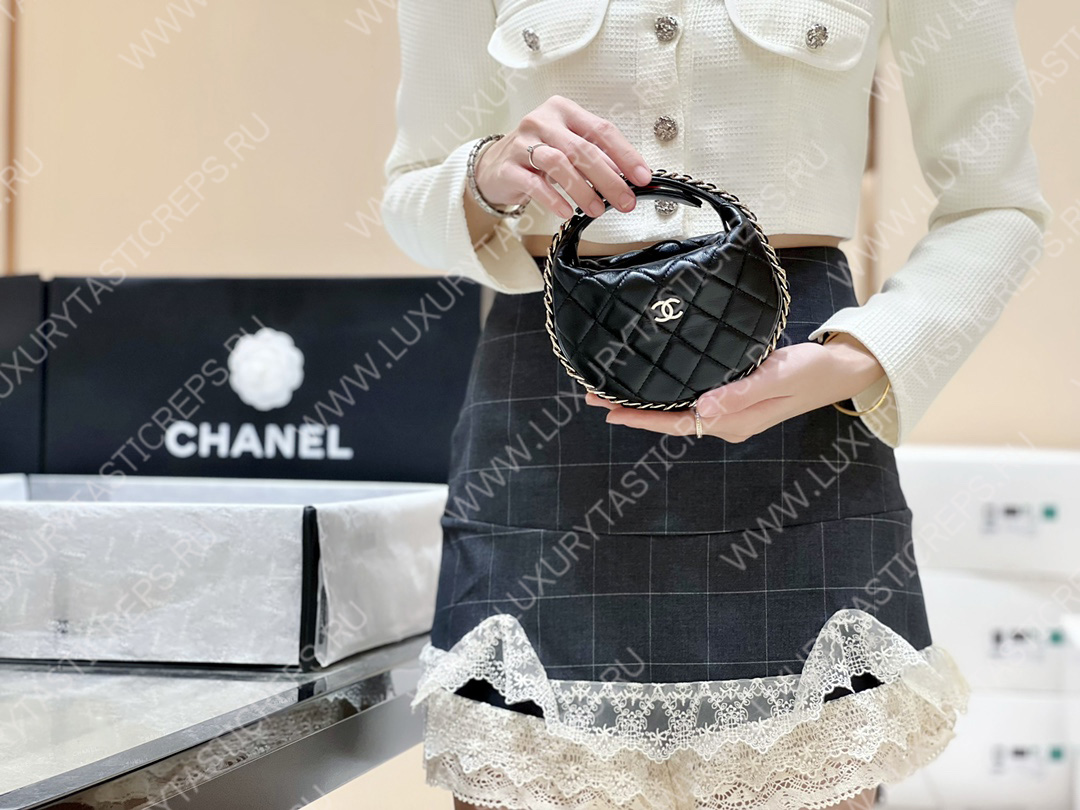 Ch*el pouch black ap3095