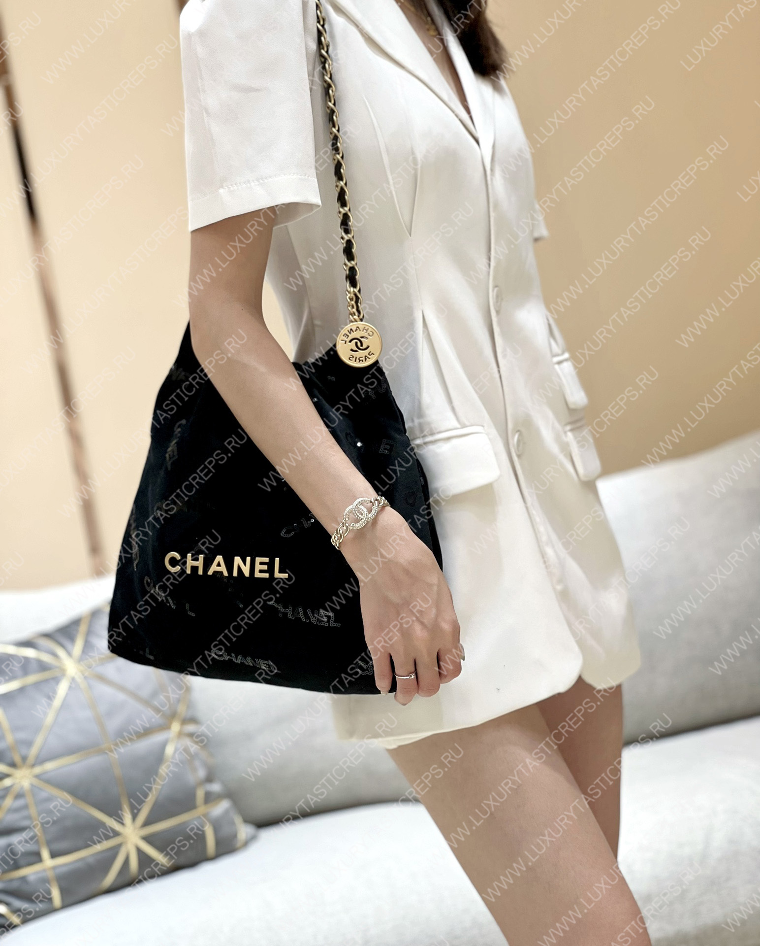 Ch*el 22 handbag black as3260