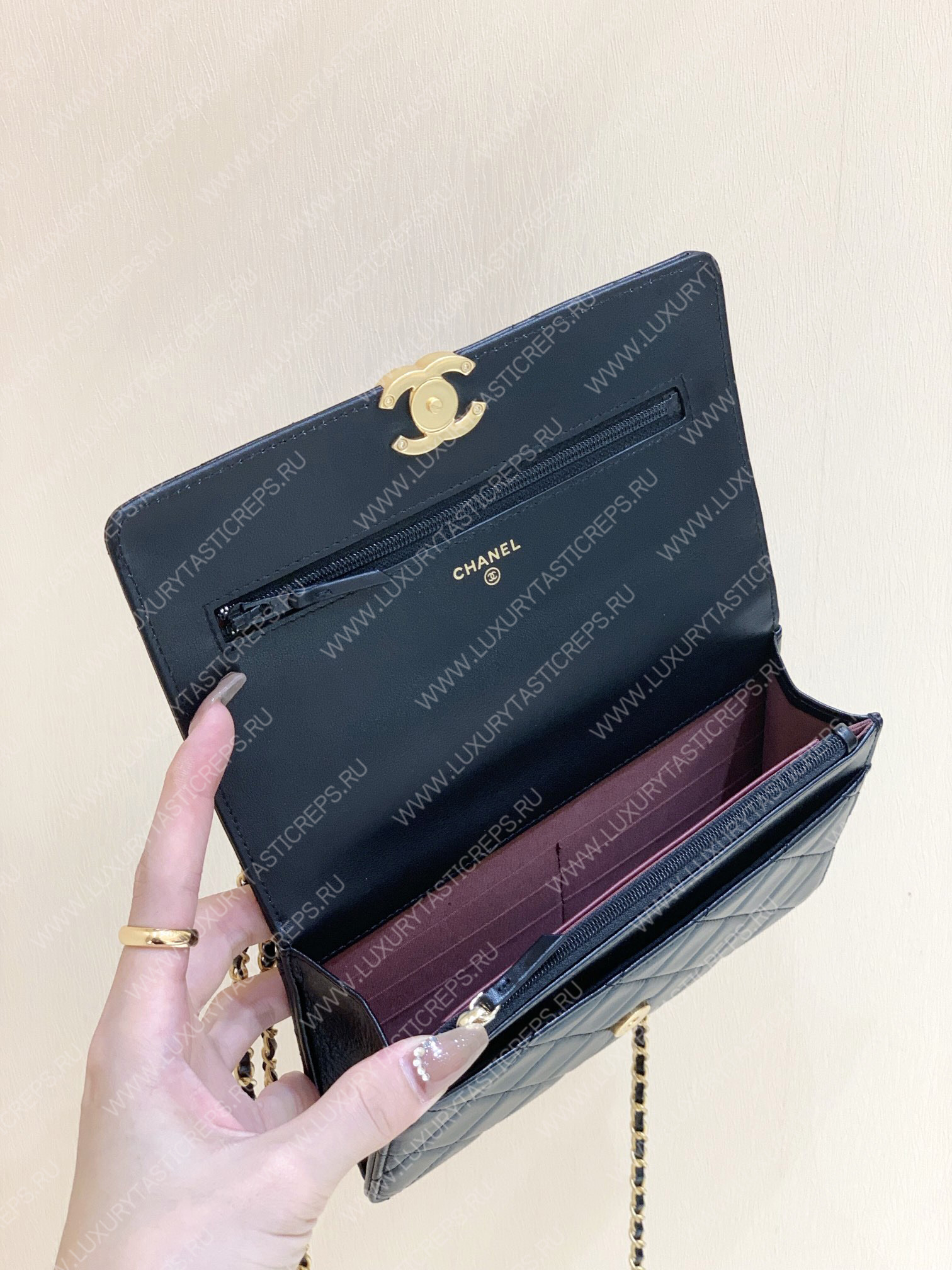 Ch*el wallet on chain black ap2649