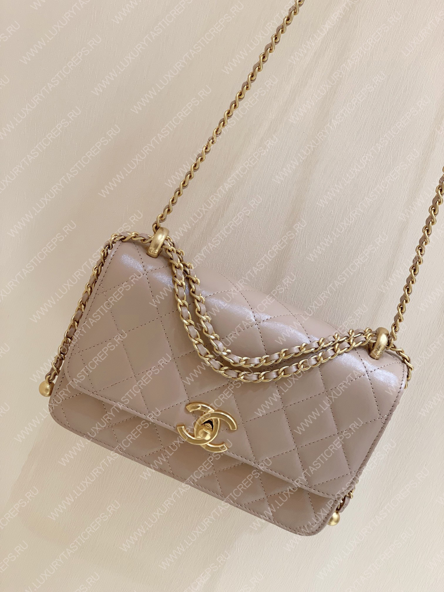 Ch*el wallet on chain beige ap2649