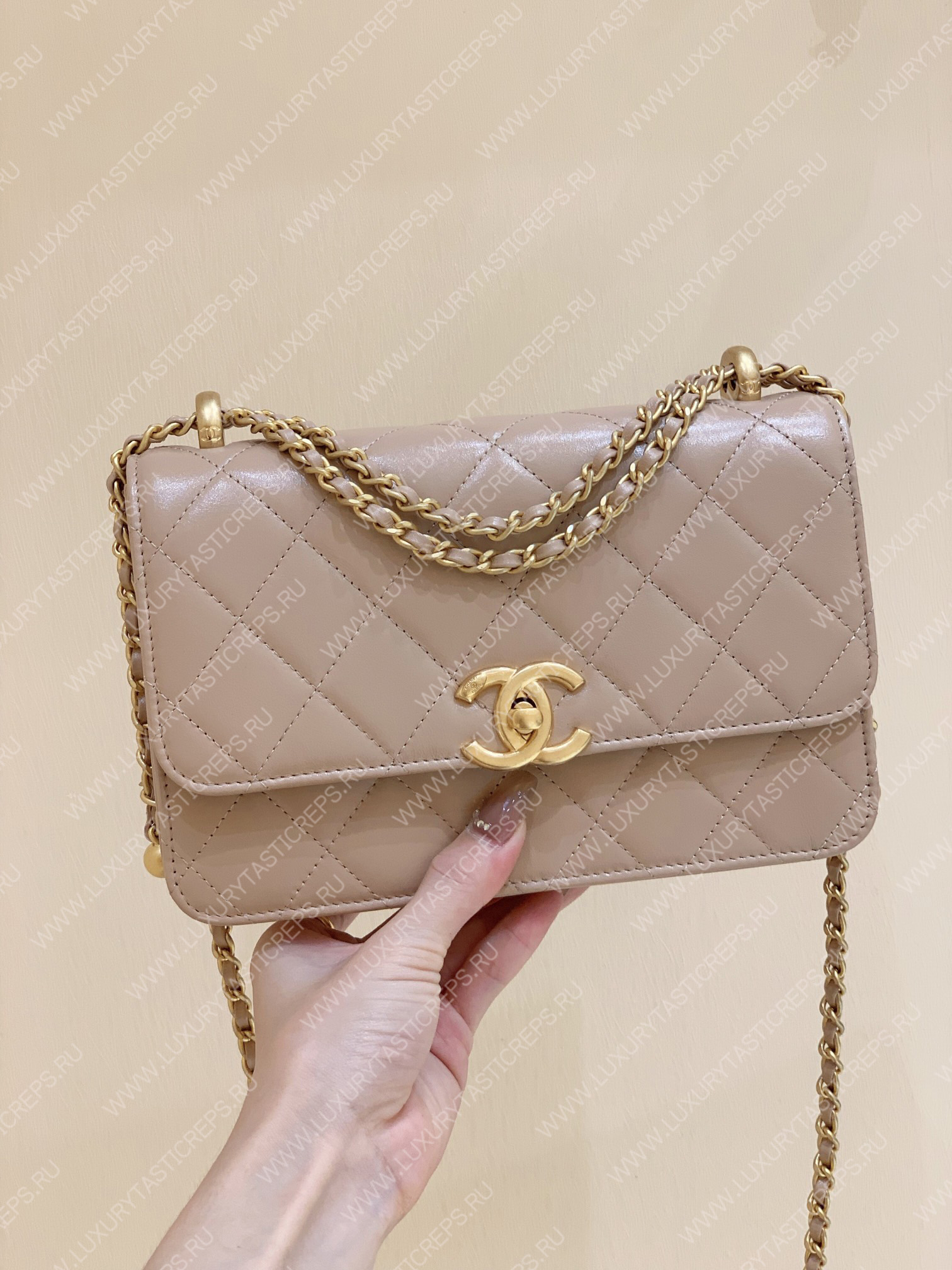 Ch*el wallet on chain beige ap2649
