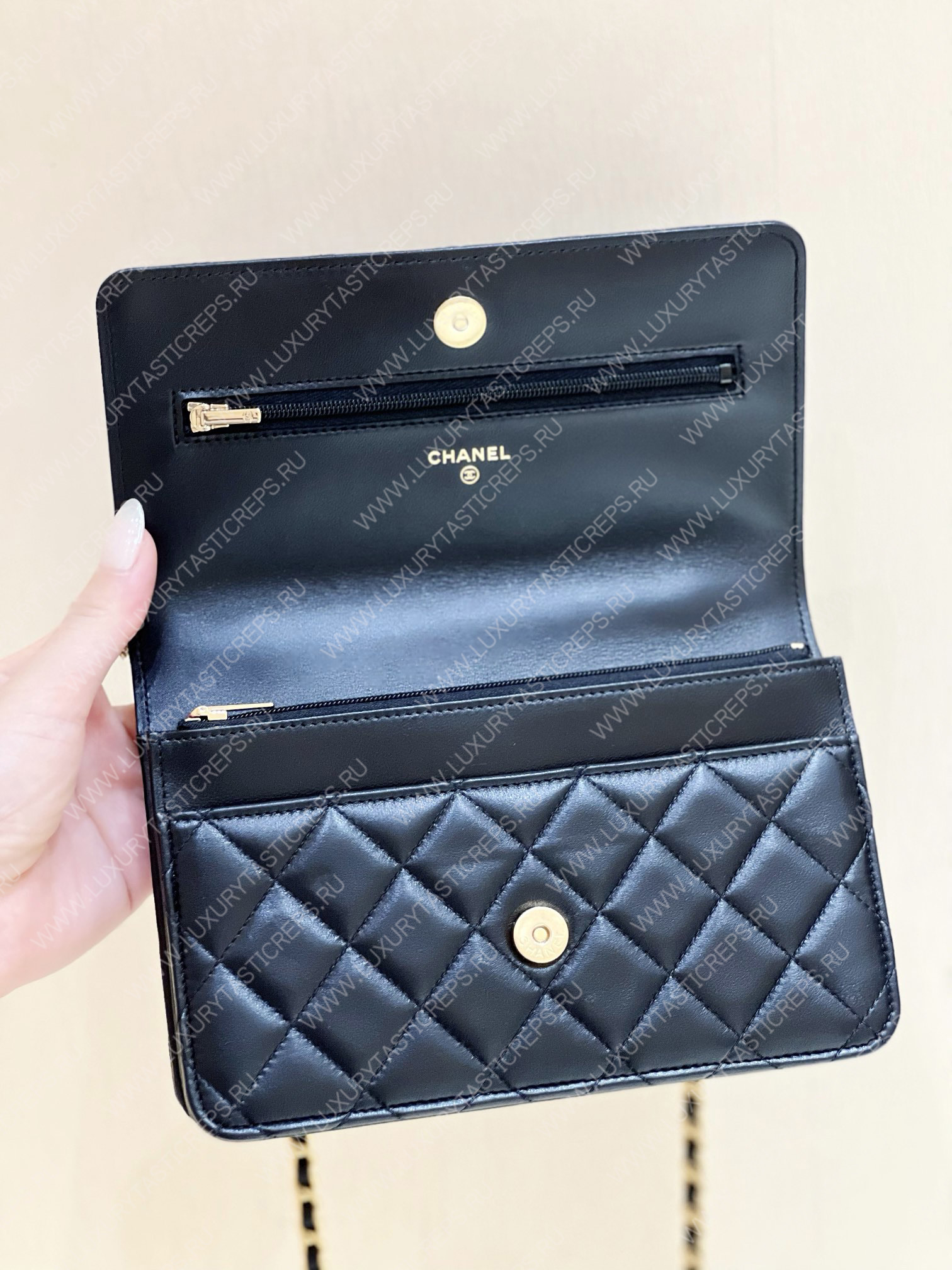 Ch*el wallet on chain black ap3009