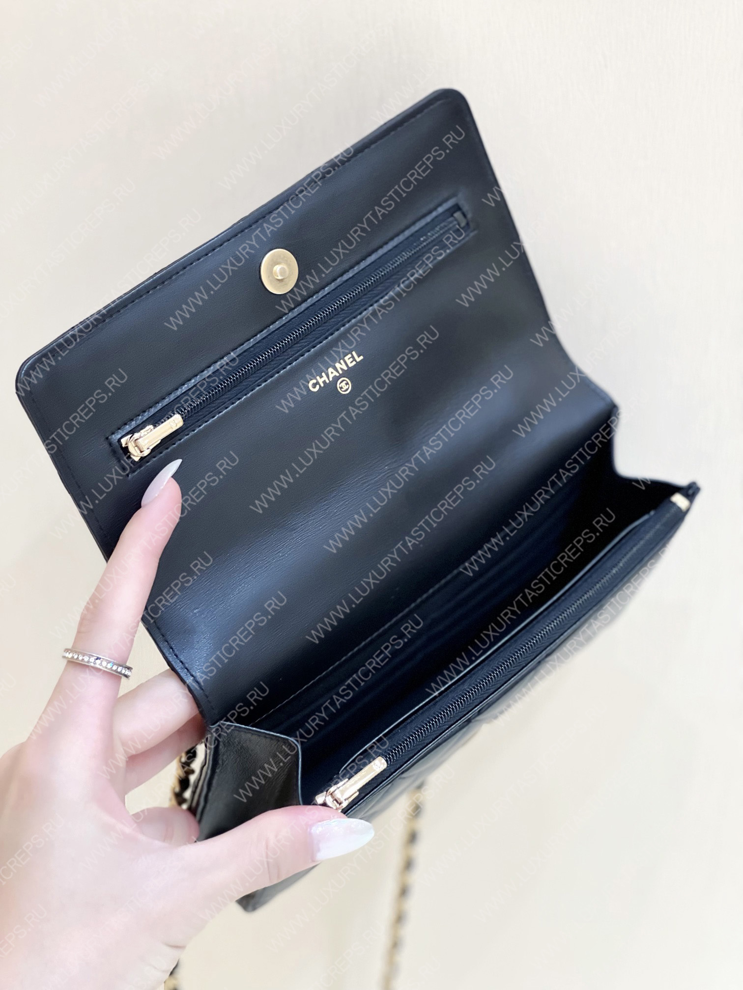Ch*el wallet on chain black ap3009