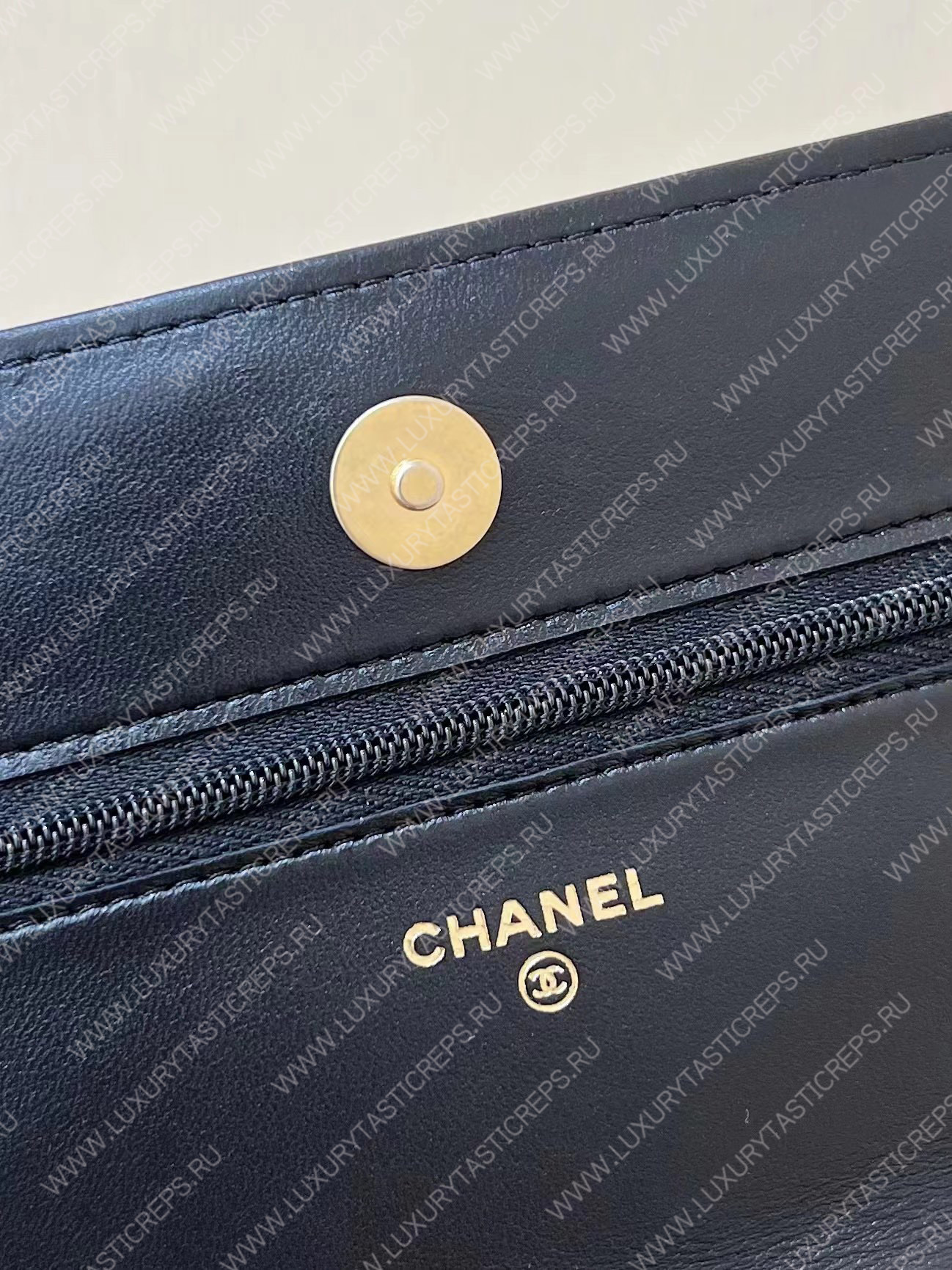Ch*el wallet on chain black ap3009