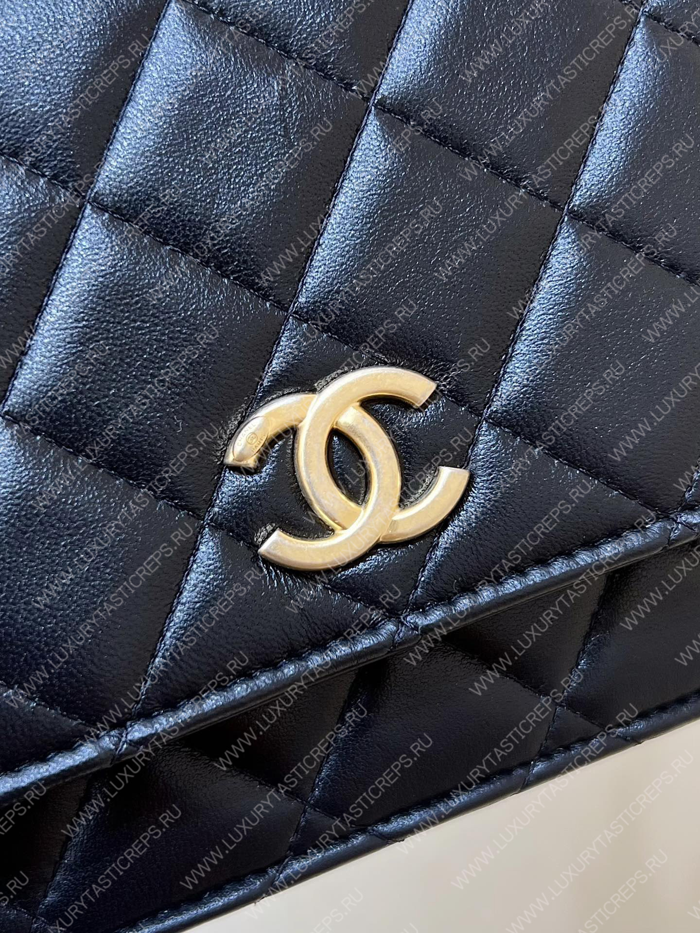 Ch*el wallet on chain black ap3009