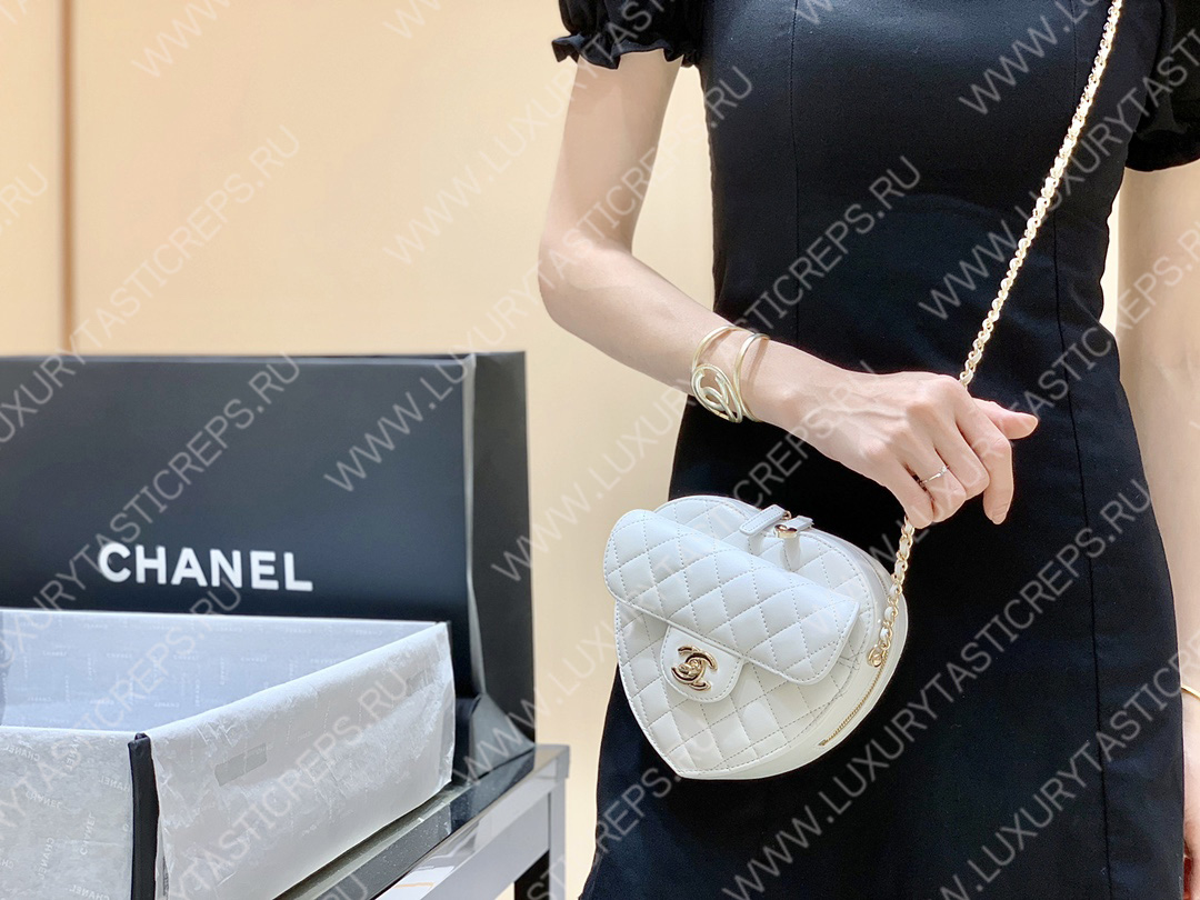 Ch*el cc heart clutch 22s white as3191