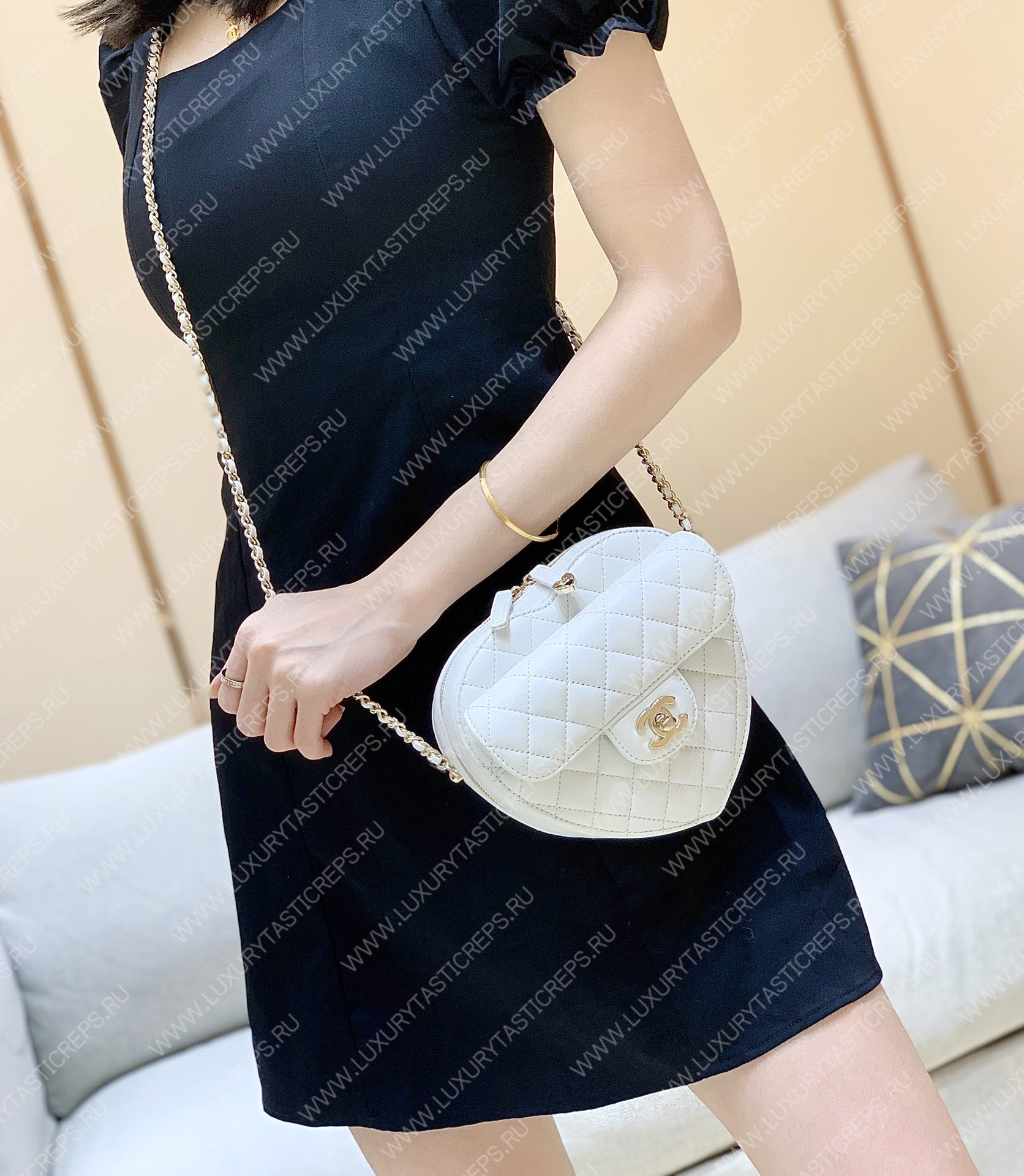 Ch*el cc heart clutch 22s white as3191