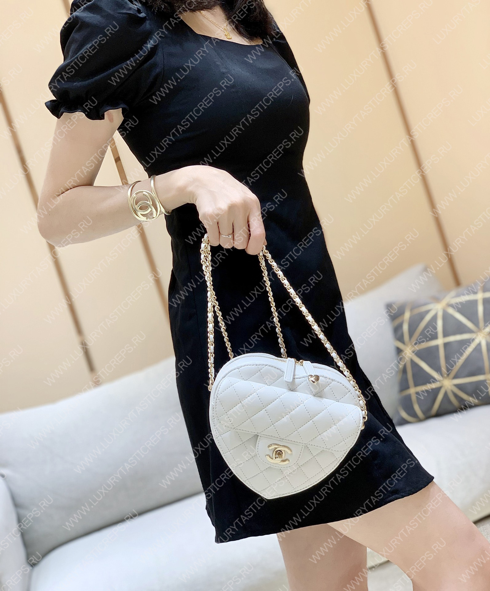 Ch*el cc heart clutch 22s white as3191