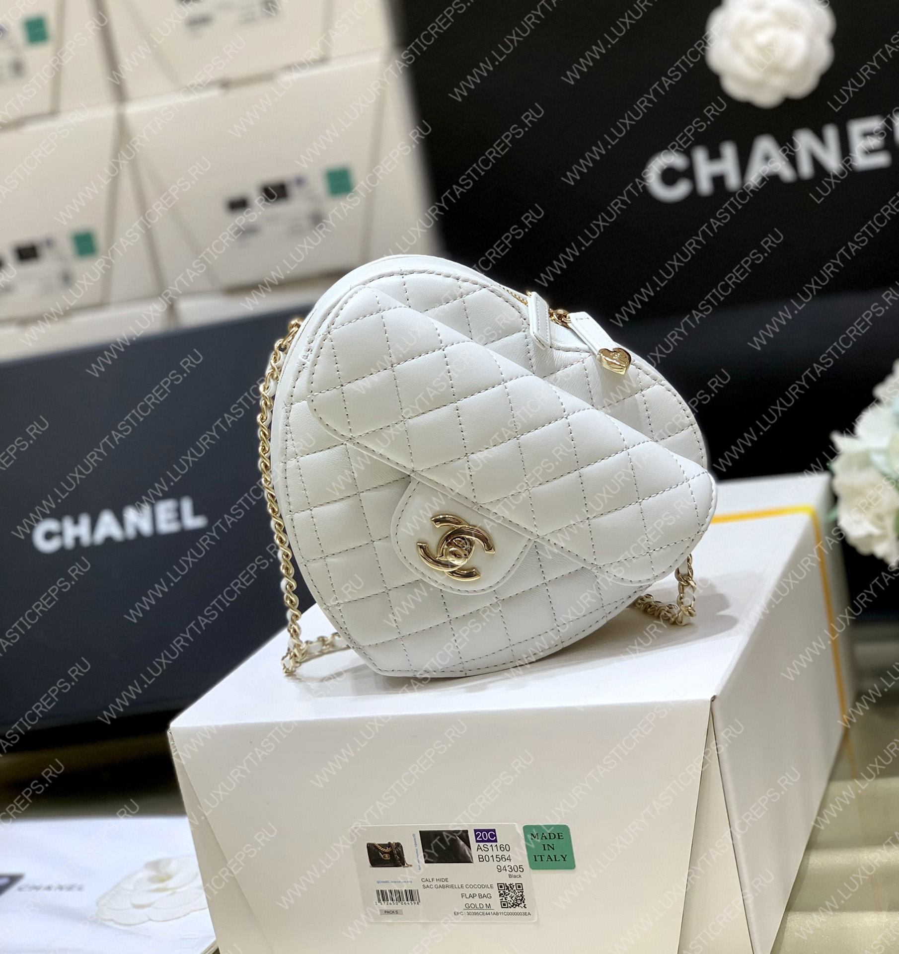 Ch*el cc heart clutch 22s white as3191