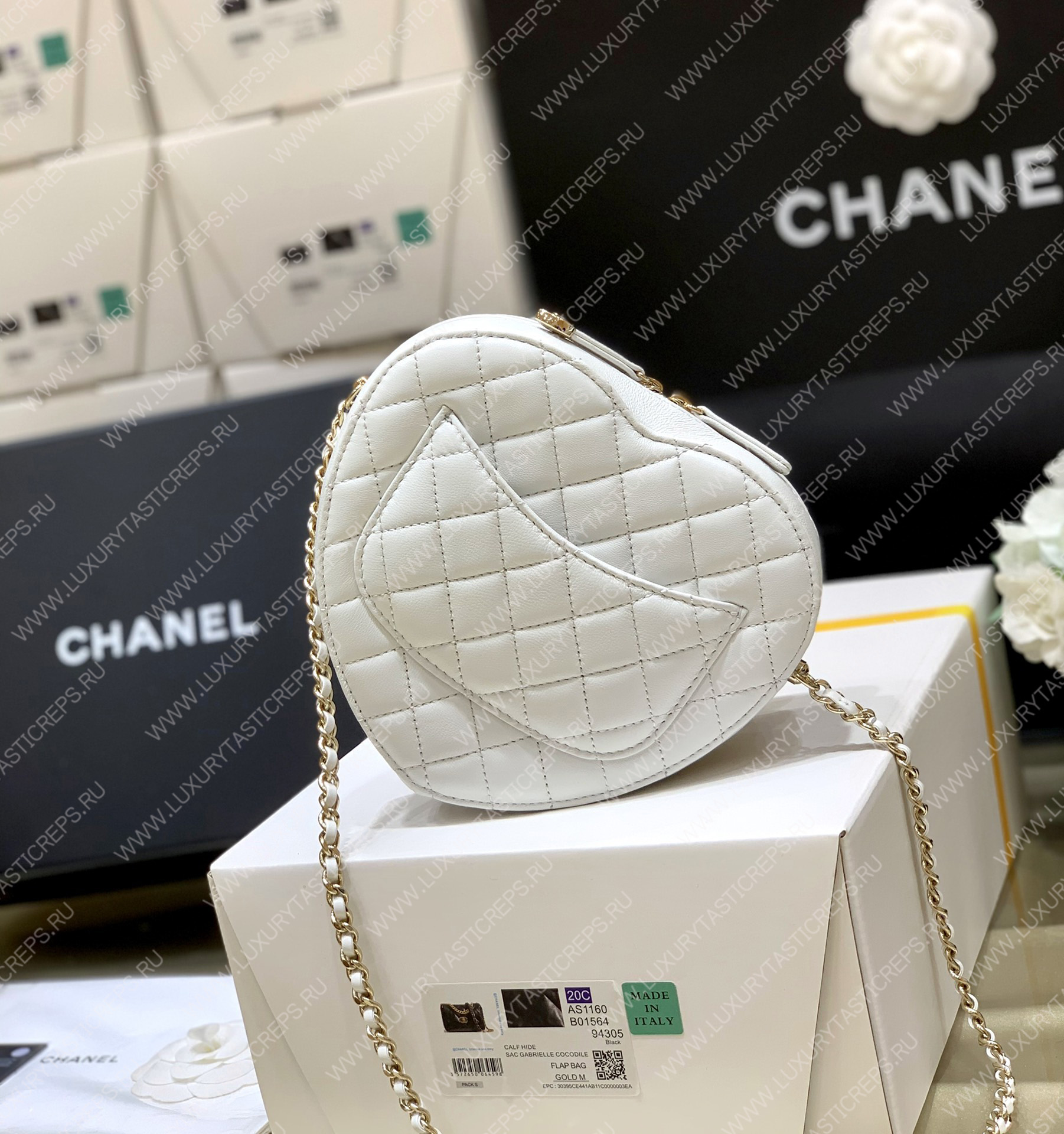 Ch*el cc heart clutch 22s white as3191