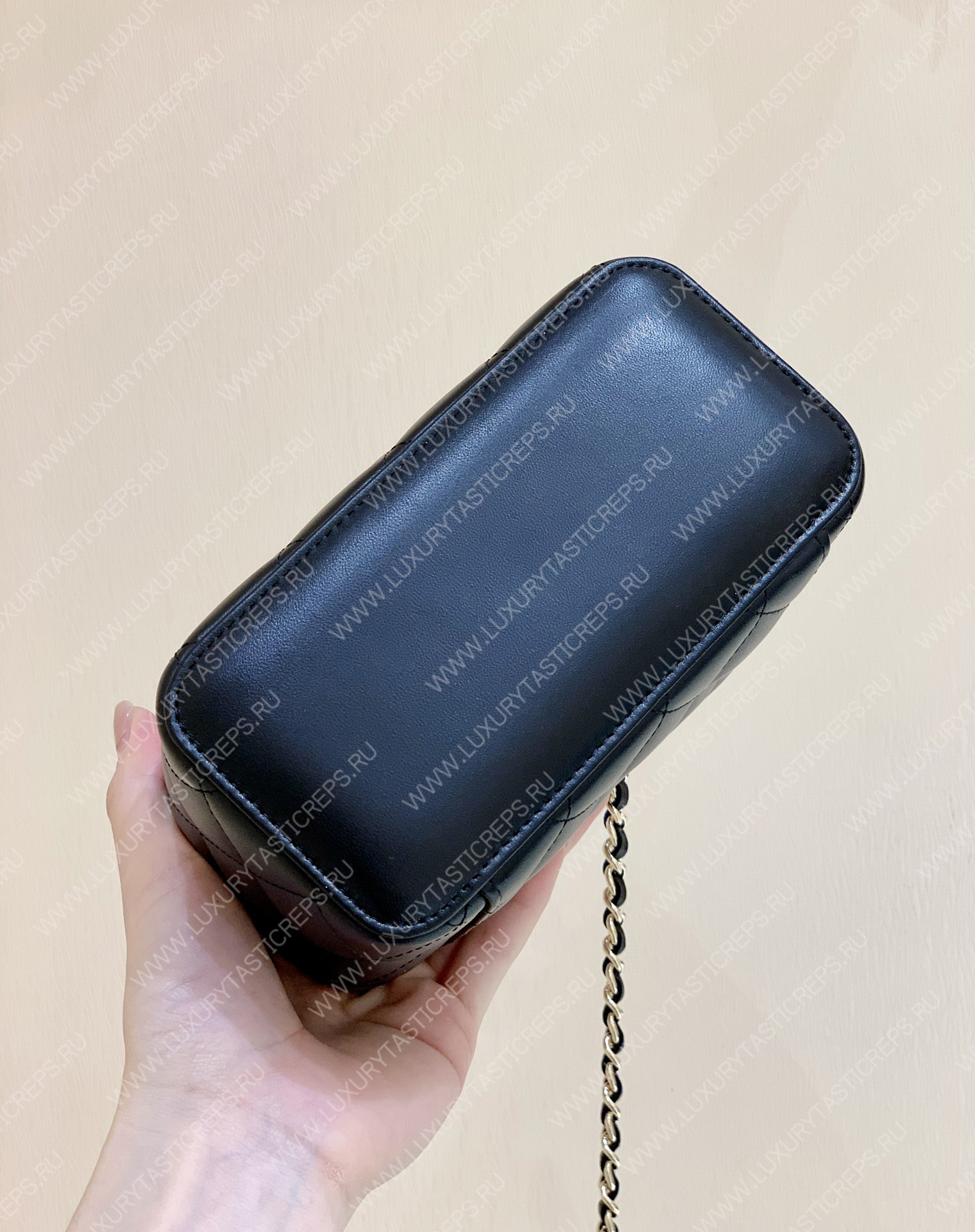 Ch*el long vanity case black ap2199