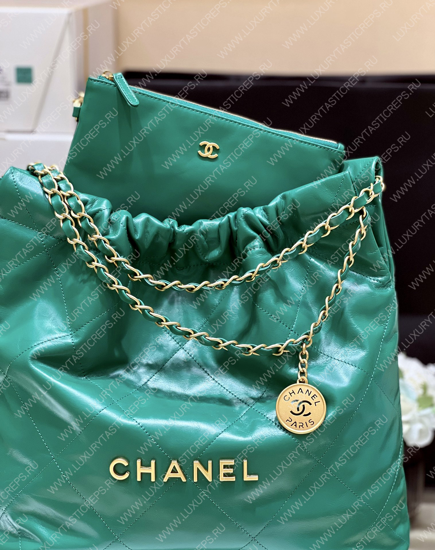 Ch*el 22 handbag green as3261