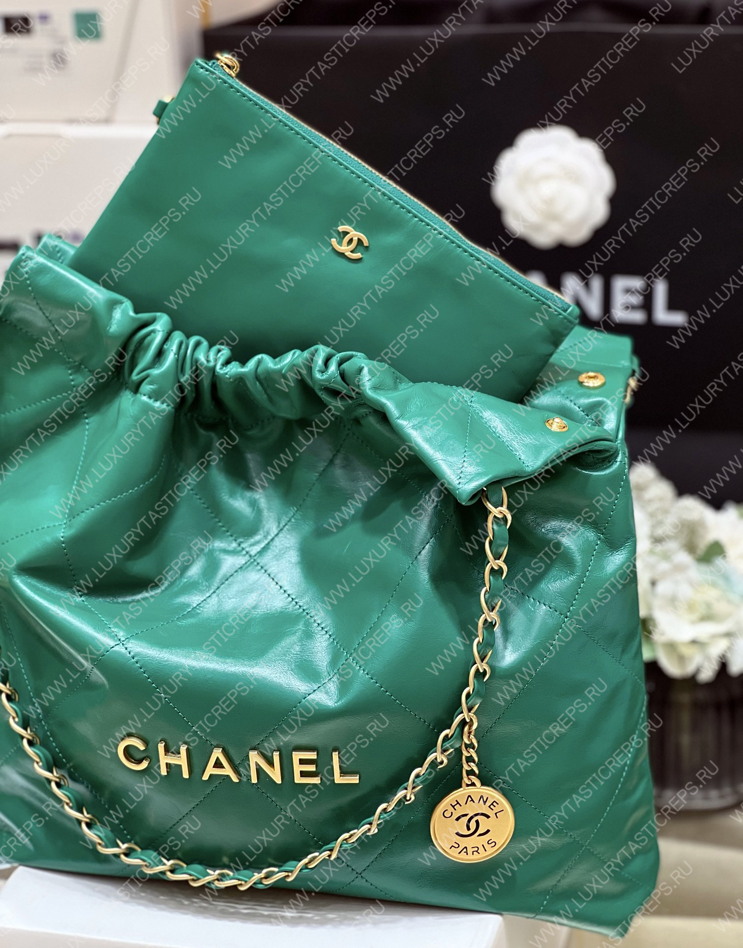 Ch*el 22 handbag green as3261