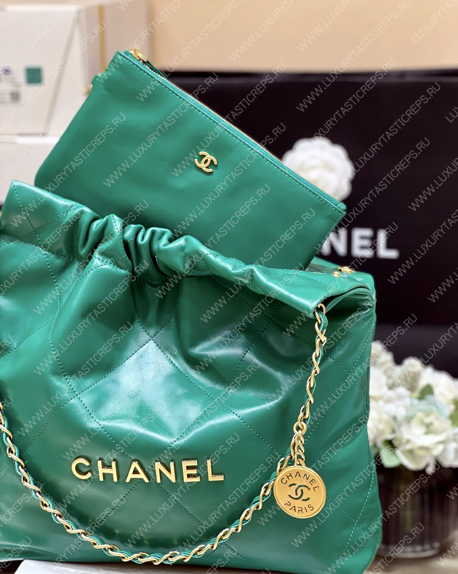 Ch*el 22 handbag green as3260