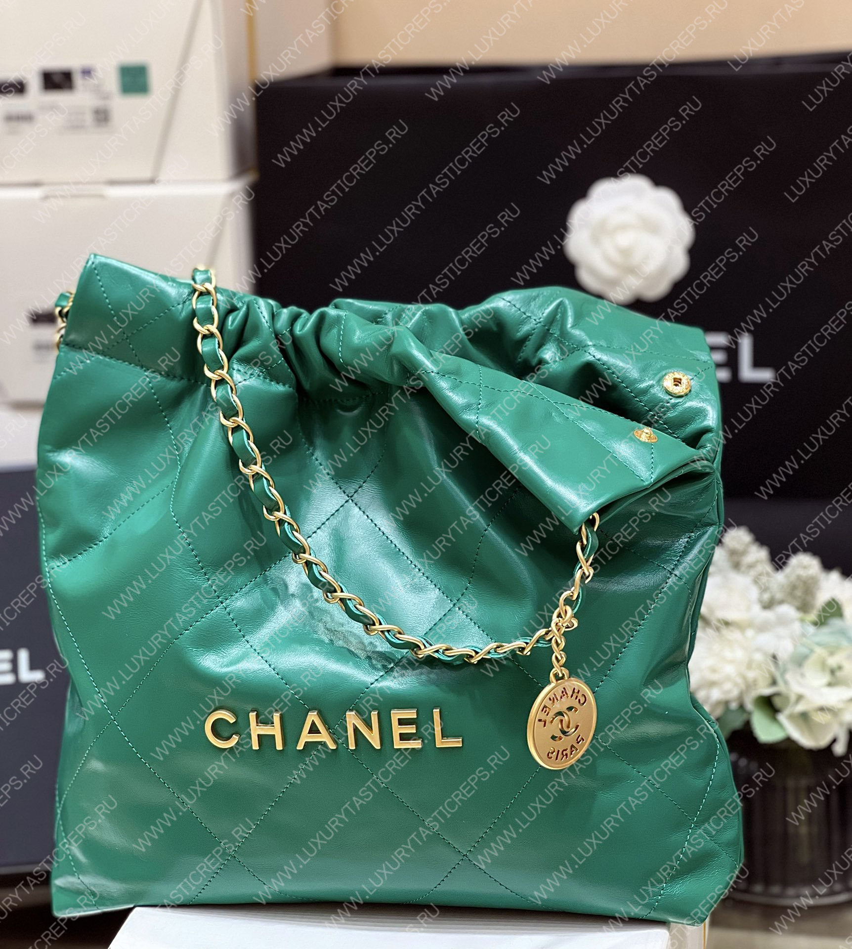 Ch*el 22 handbag green as3260
