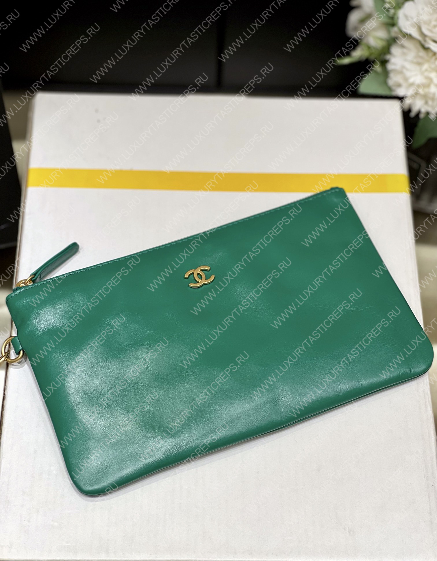 Ch*el 22 handbag green as3260