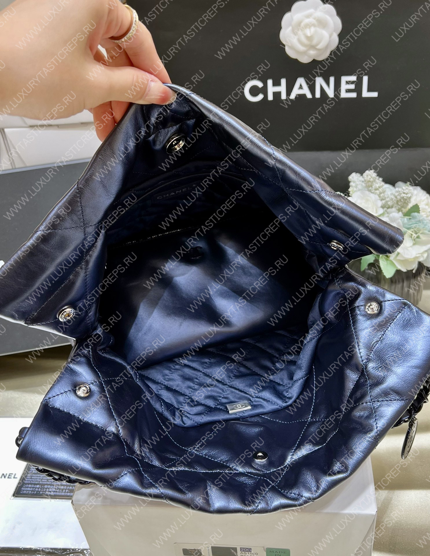 Ch*el 22 handbag black as3260