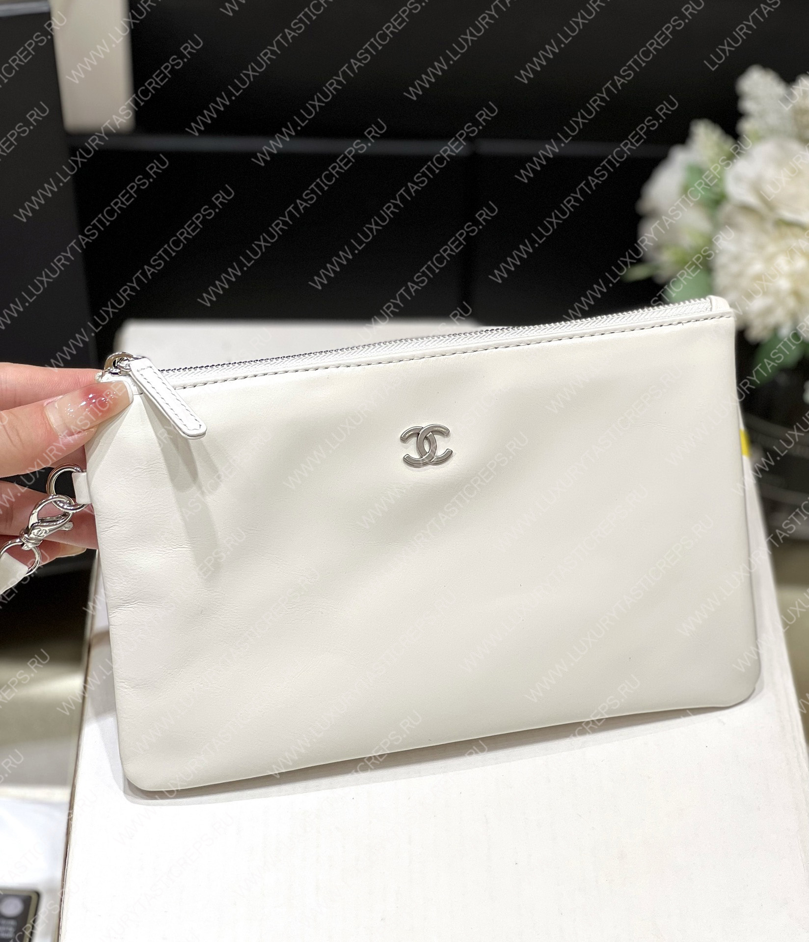 Ch*el 22 handbag white as3261