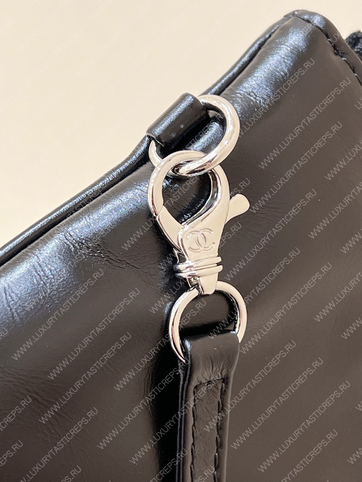 Ch*el 22 handbag black as3260