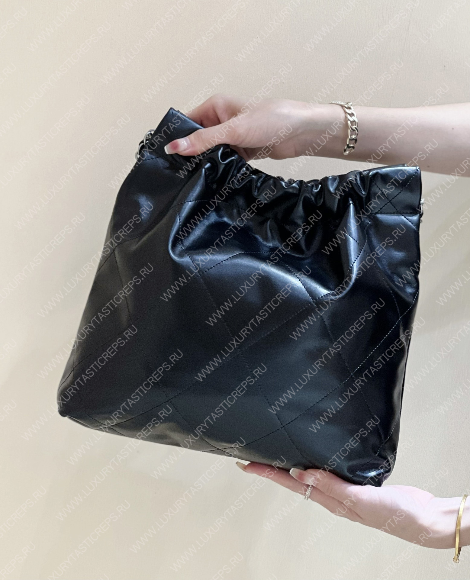 Ch*el 22 handbag black as3260