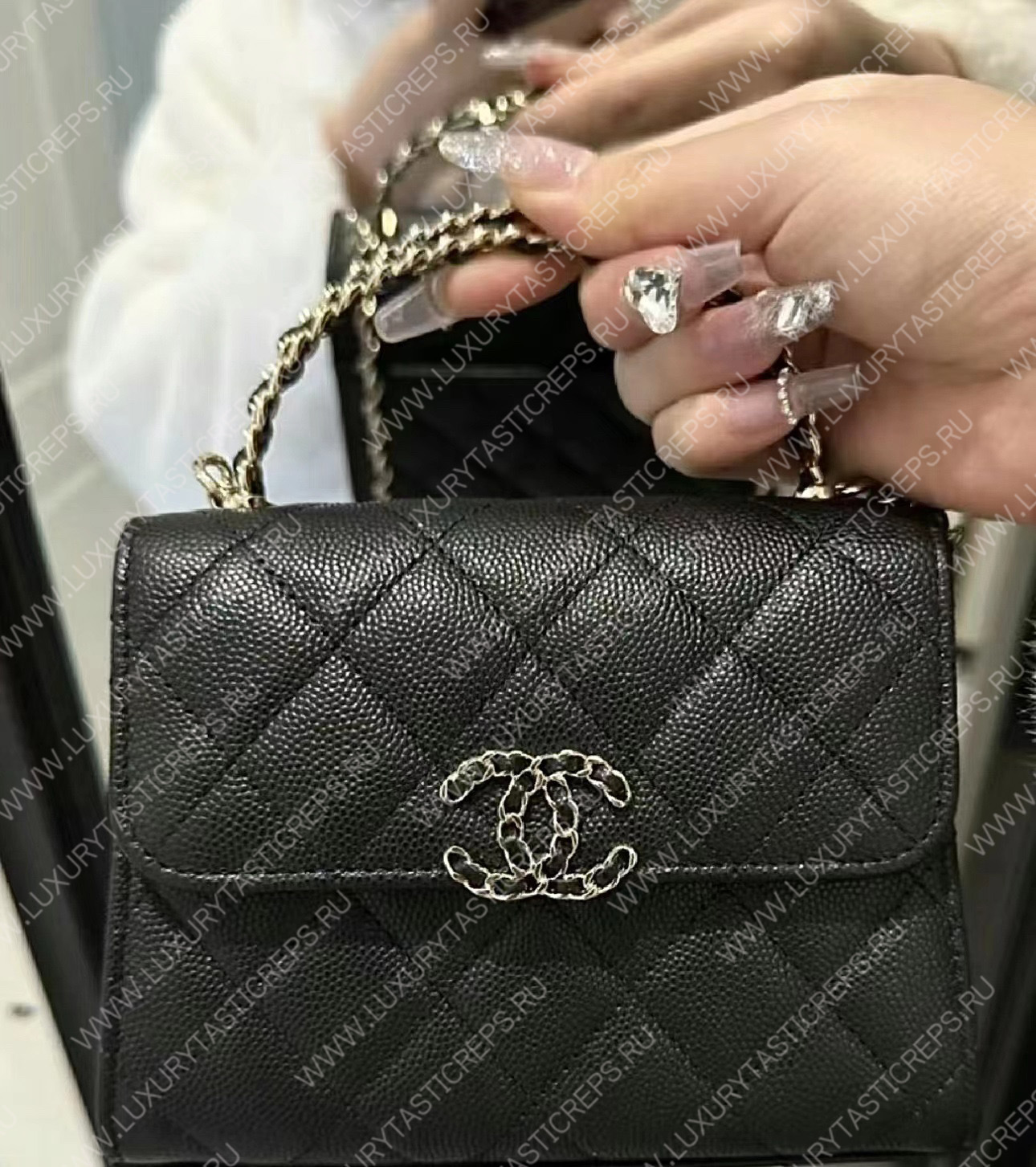 Ch*el 19 handbag with chain and top handle black ap3237