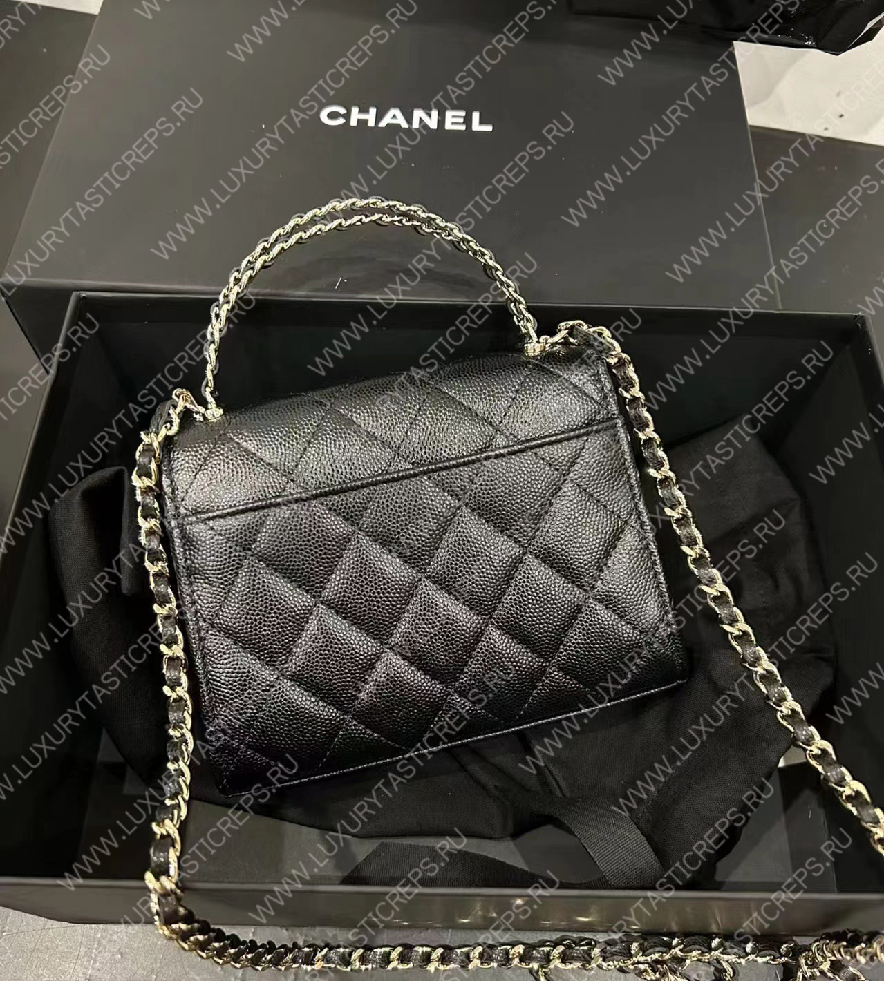 Ch*el 19 handbag with chain and top handle black ap3237