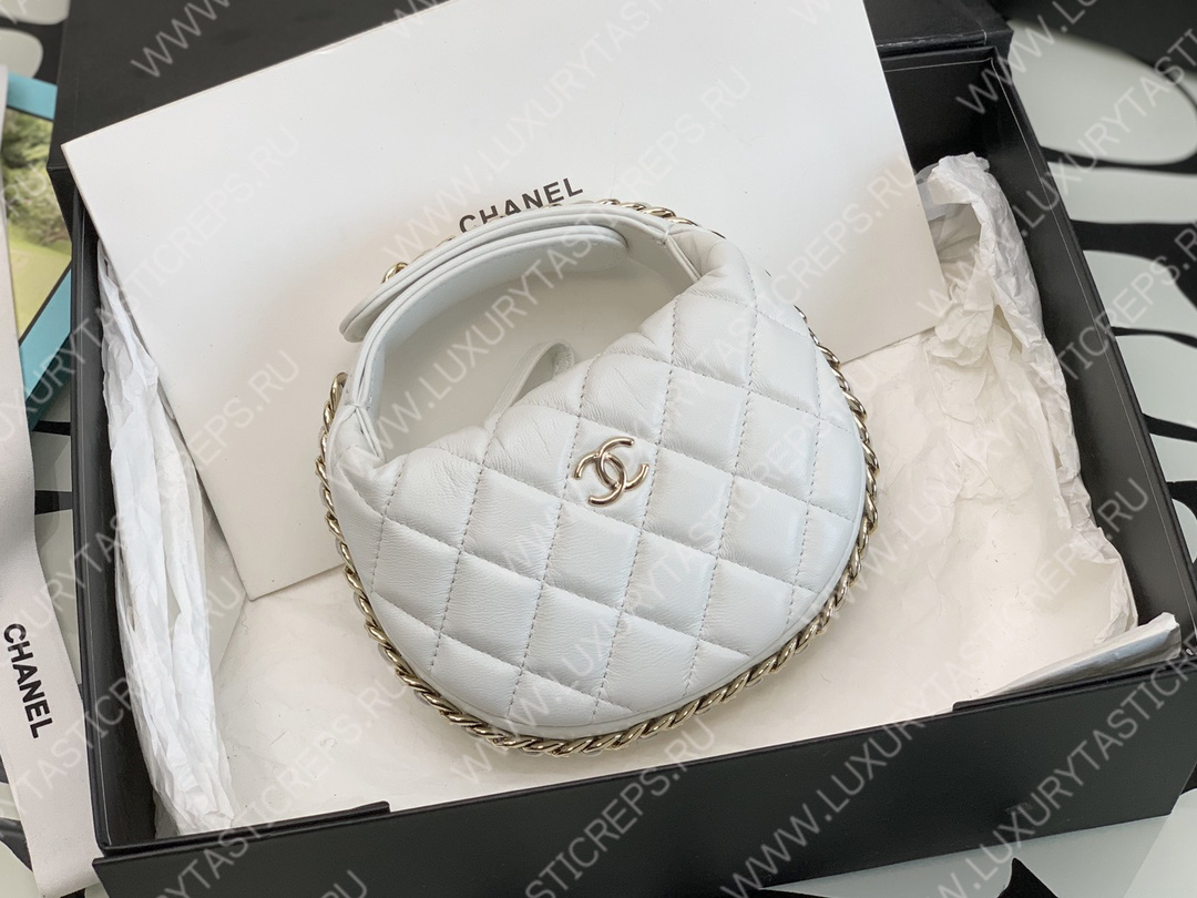 Ch*el pouch white ap3095