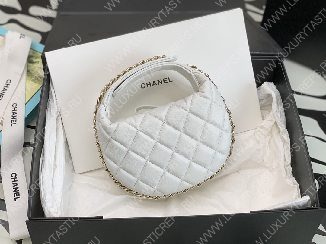 Ch*el pouch white ap3095