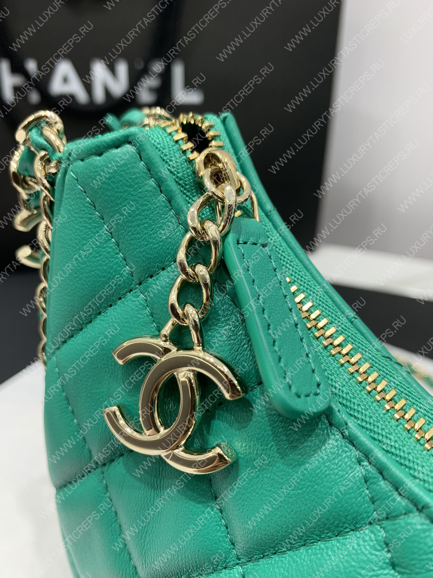 Ch*el small hobo bag green as3917