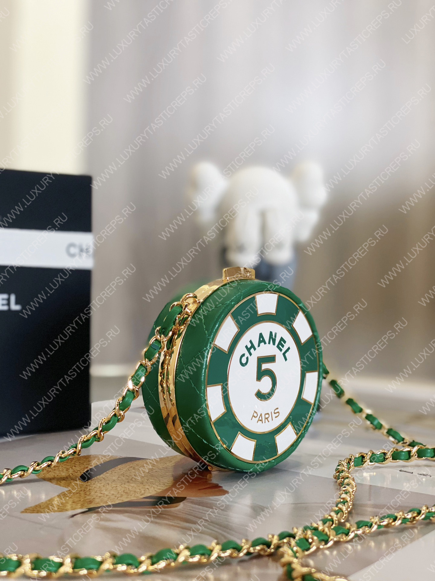 Ch*el clutch with chain green & white ap3074