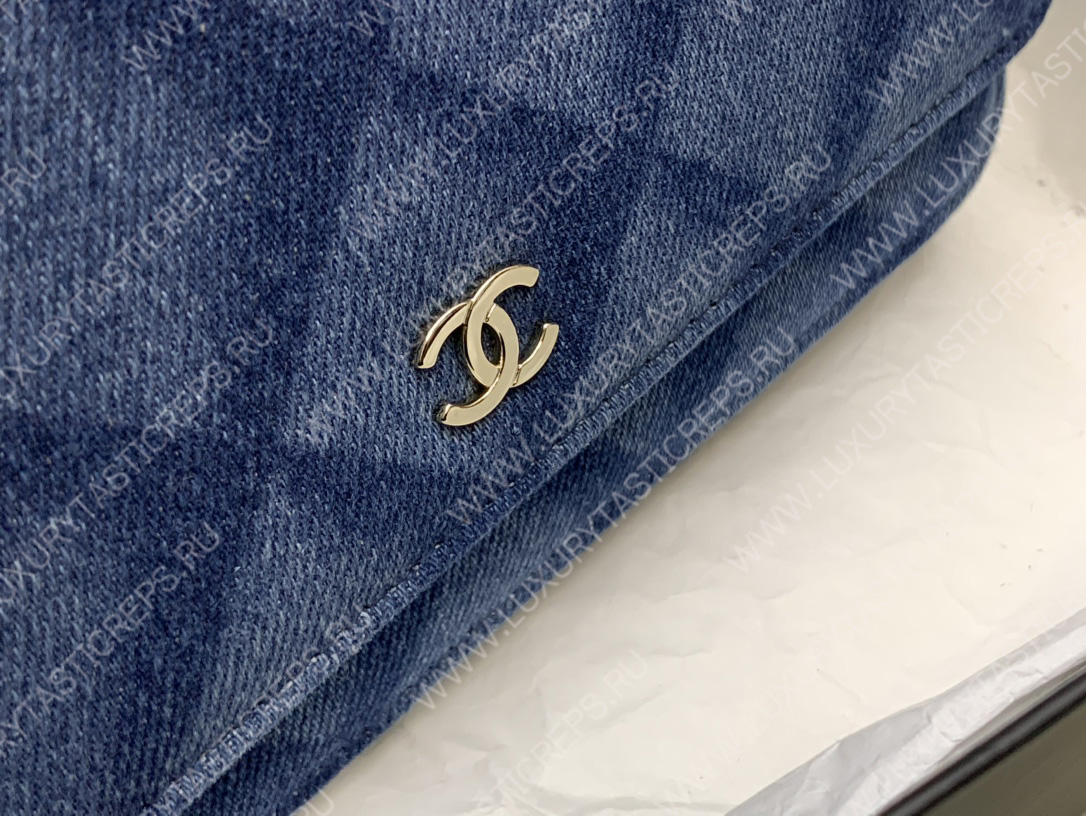 Ch*el classic wallet on chain blue ap0250