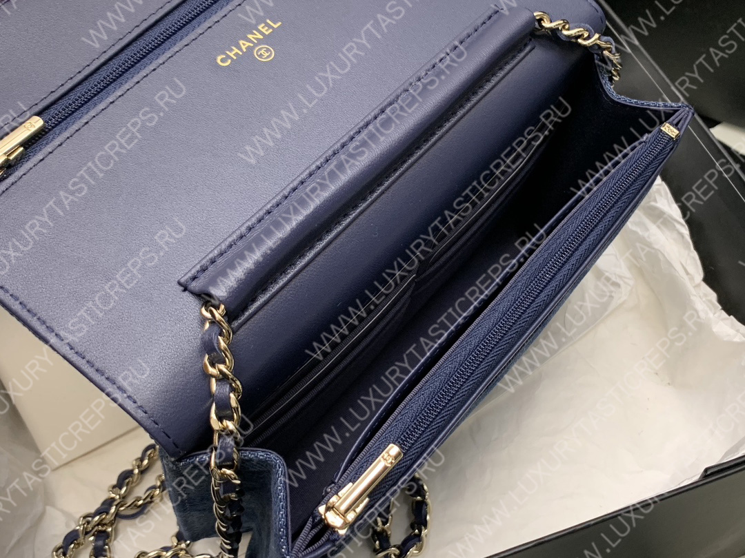Ch*el classic wallet on chain blue ap0250