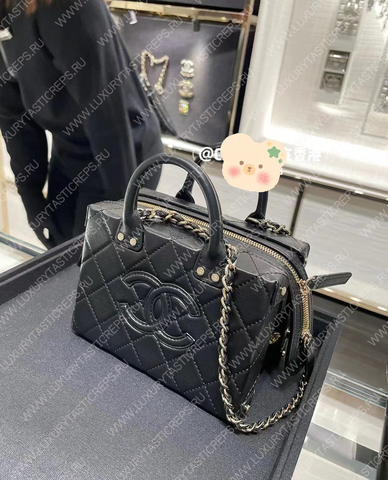 Ch*el small vanity case black as3345