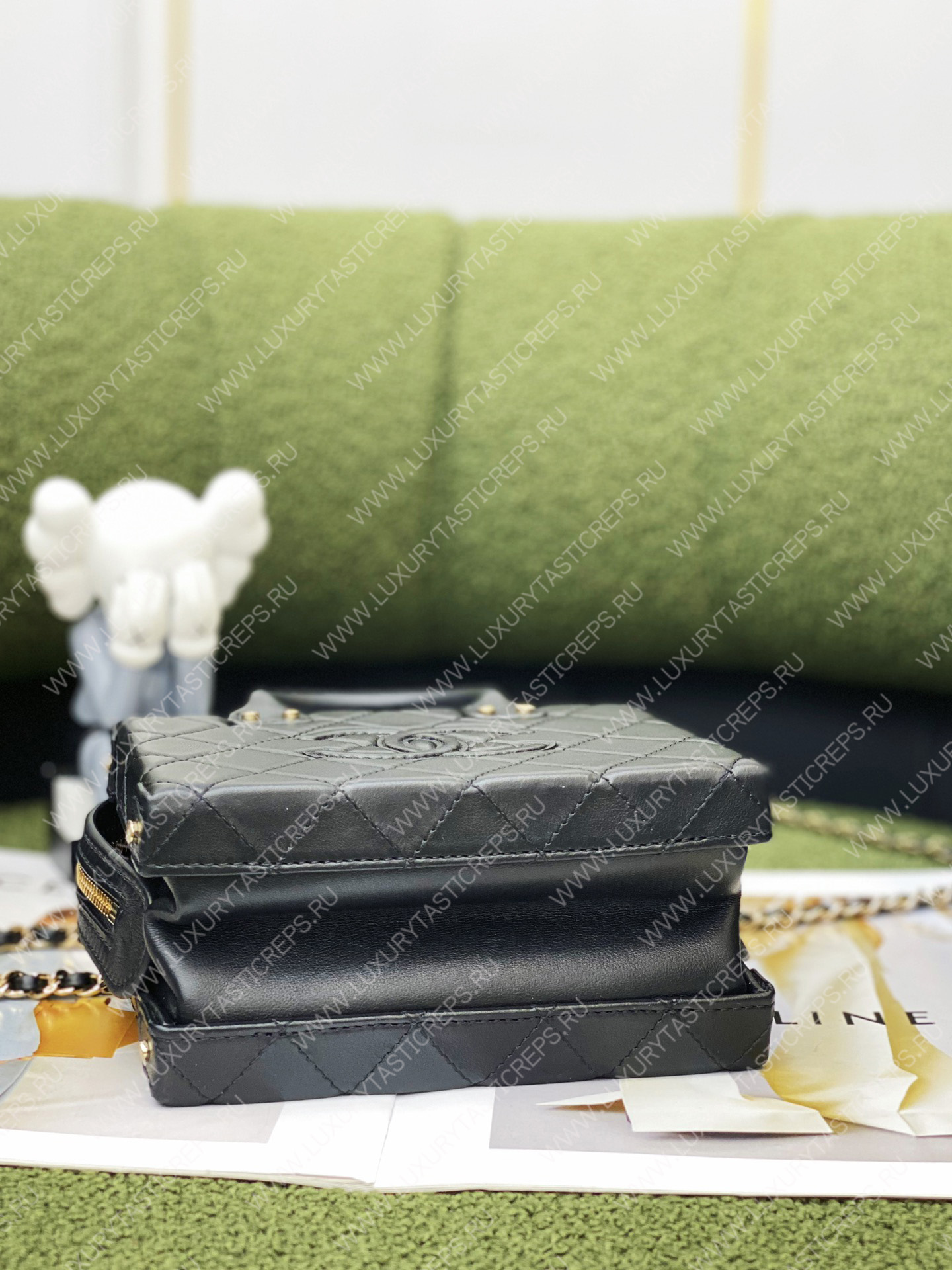 Ch*el small vanity case black as3345