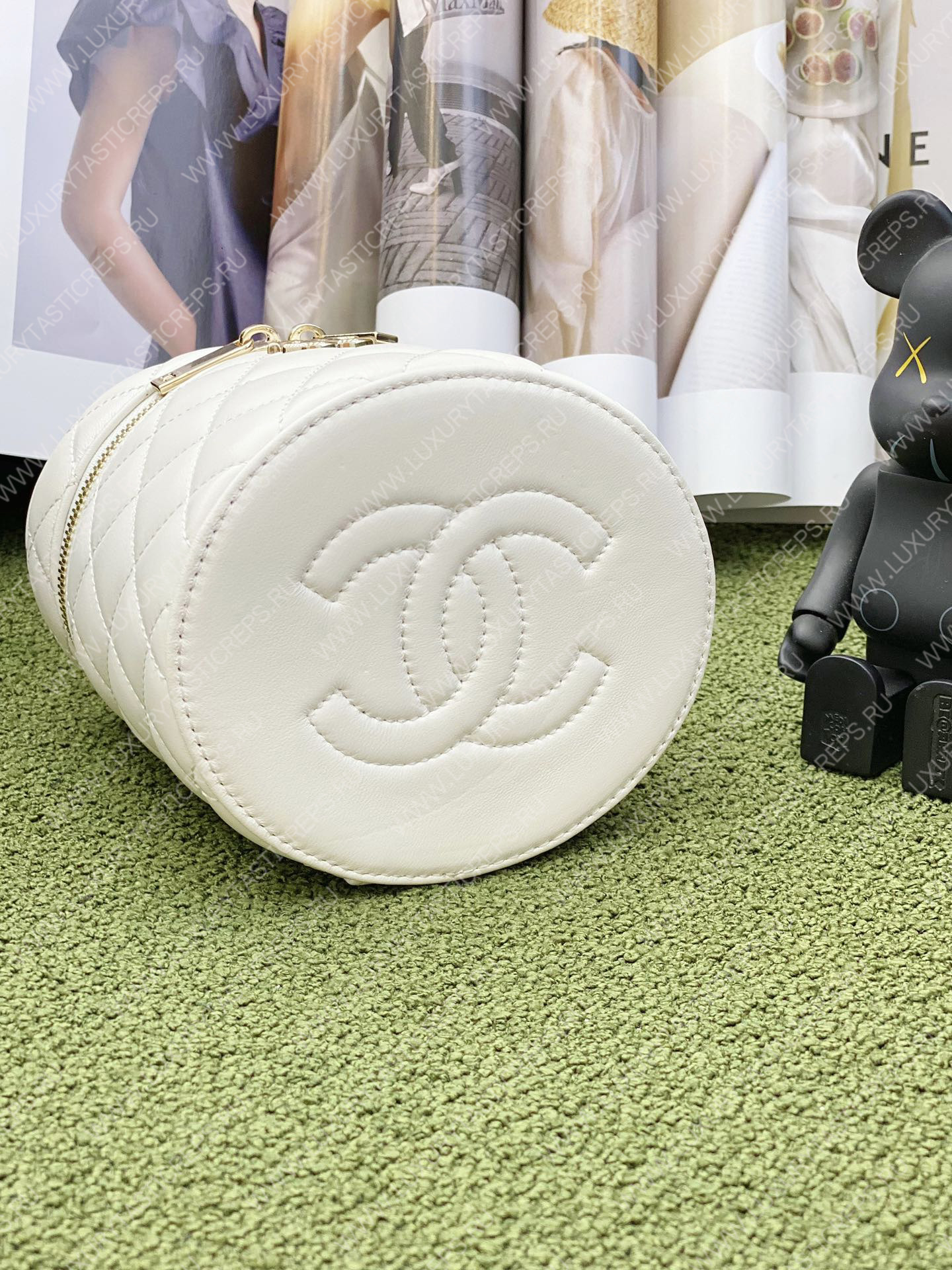 Ch*el vanity case white as3707