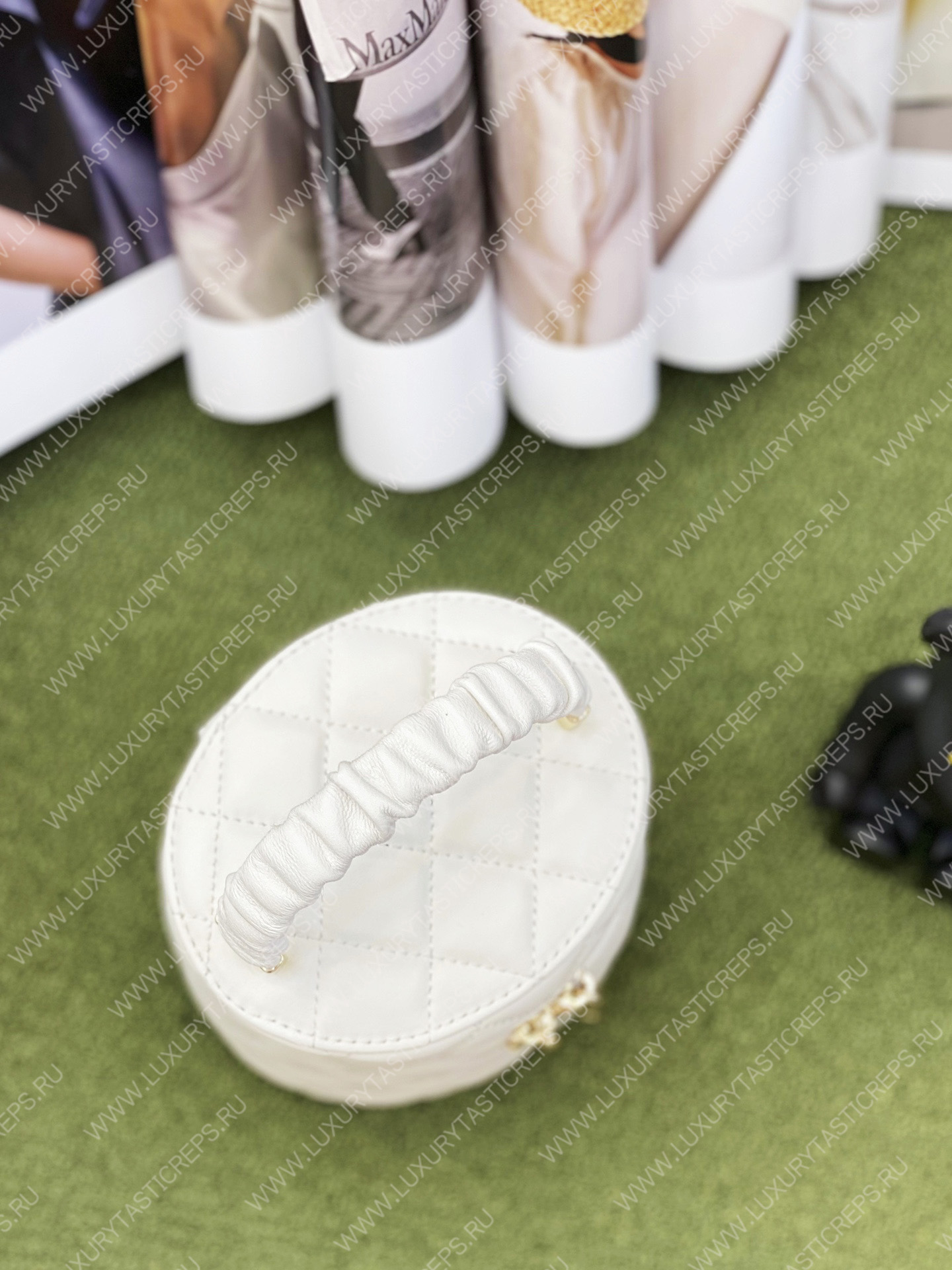 Ch*el vanity case white as3707