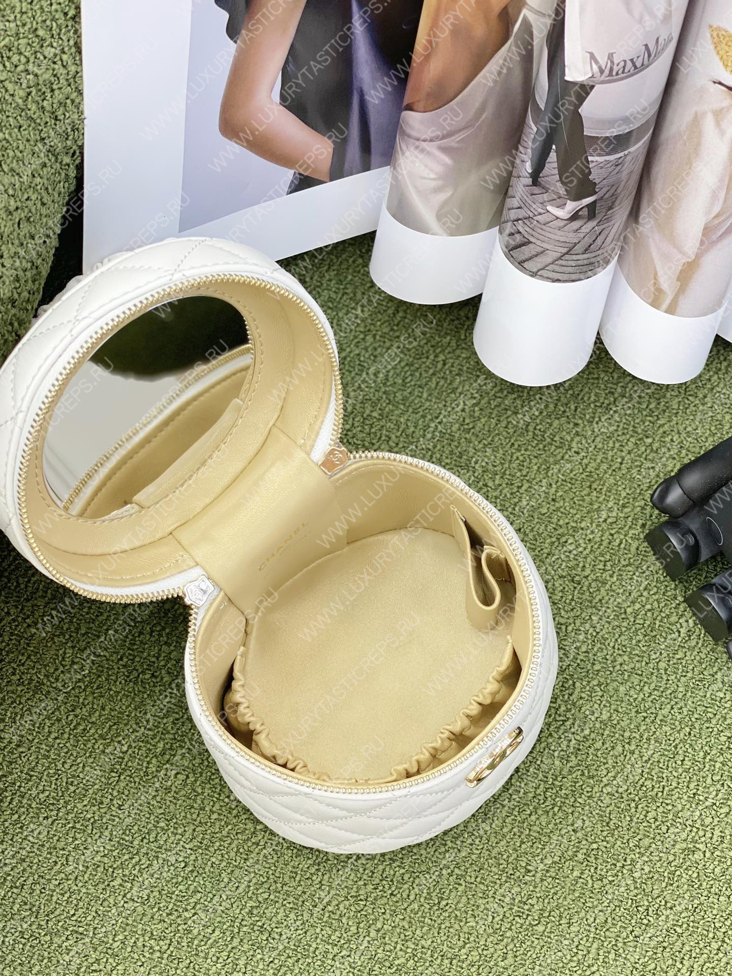 Ch*el vanity case white as3707