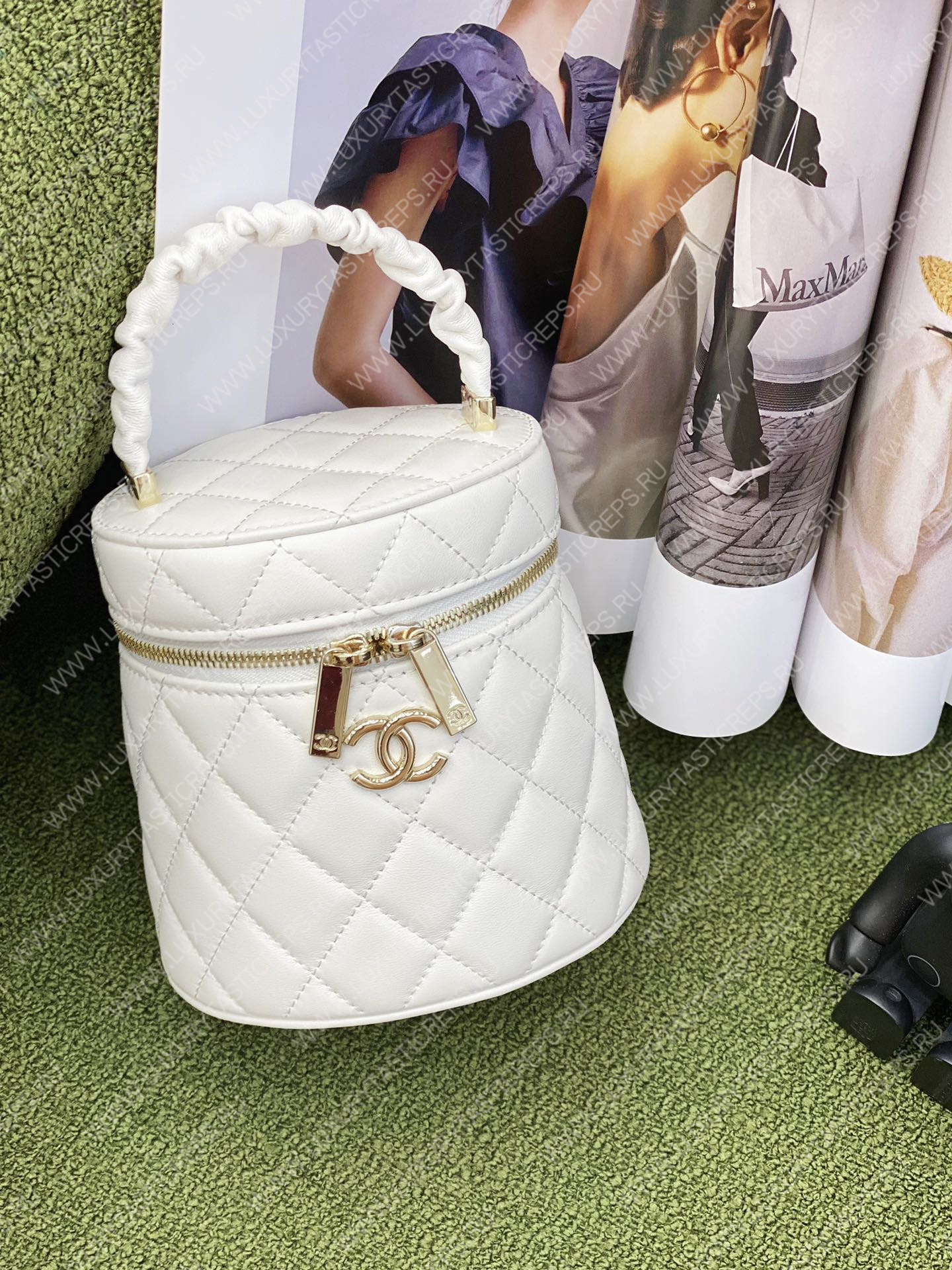 Ch*el vanity case white as3707