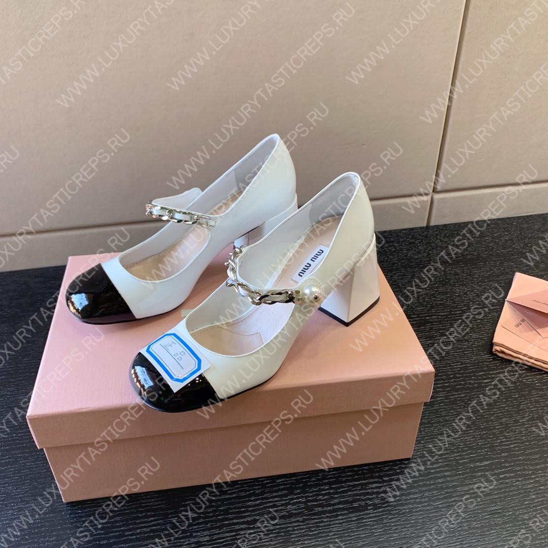 MIU MIU PATENT LEATHER PUMPS WHITE AND BLACK 5I248D
