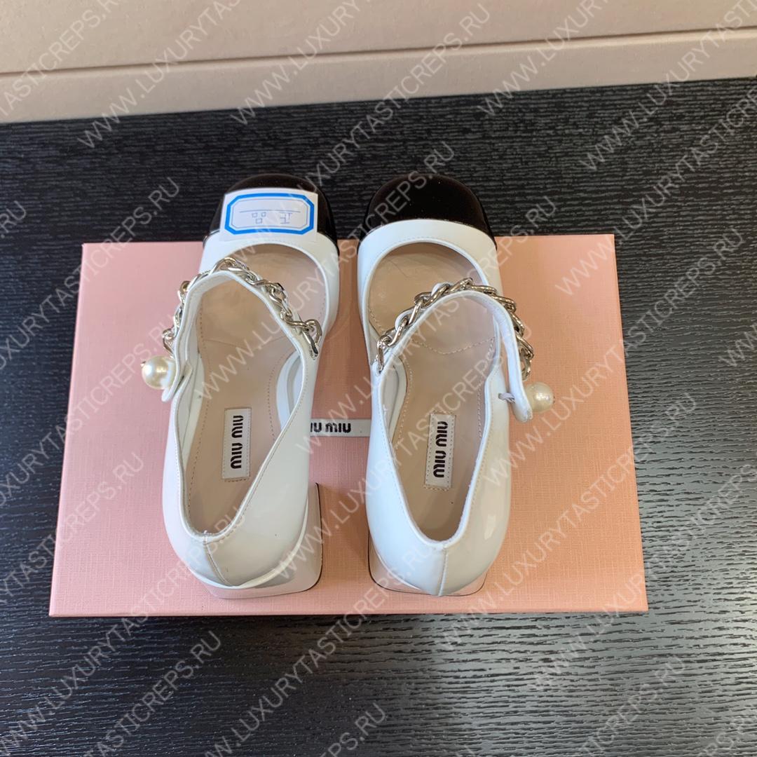 MIU MIU PATENT LEATHER PUMPS WHITE AND BLACK 5I248D