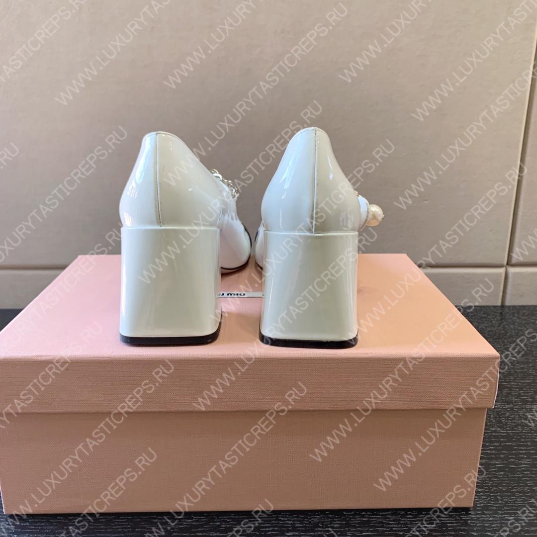 MIU MIU PATENT LEATHER PUMPS WHITE AND BLACK 5I248D