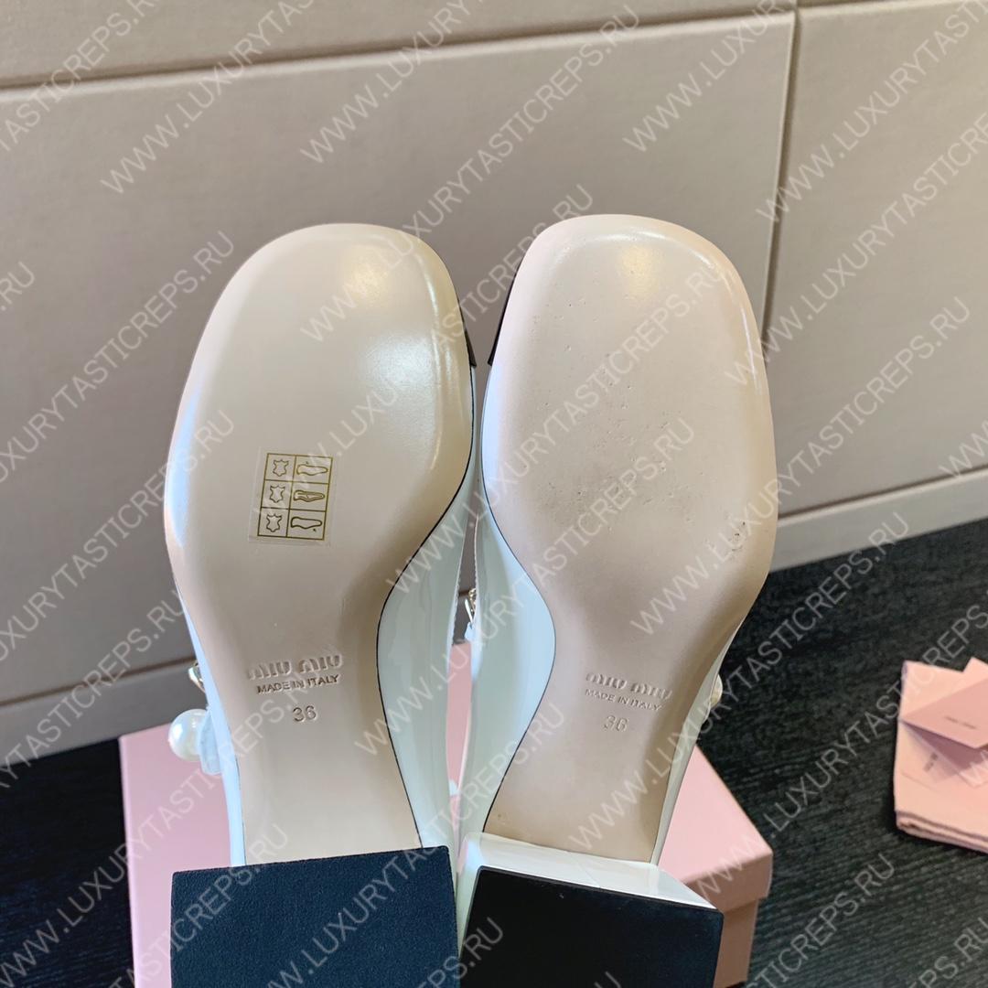MIU MIU PATENT LEATHER PUMPS WHITE AND BLACK 5I248D