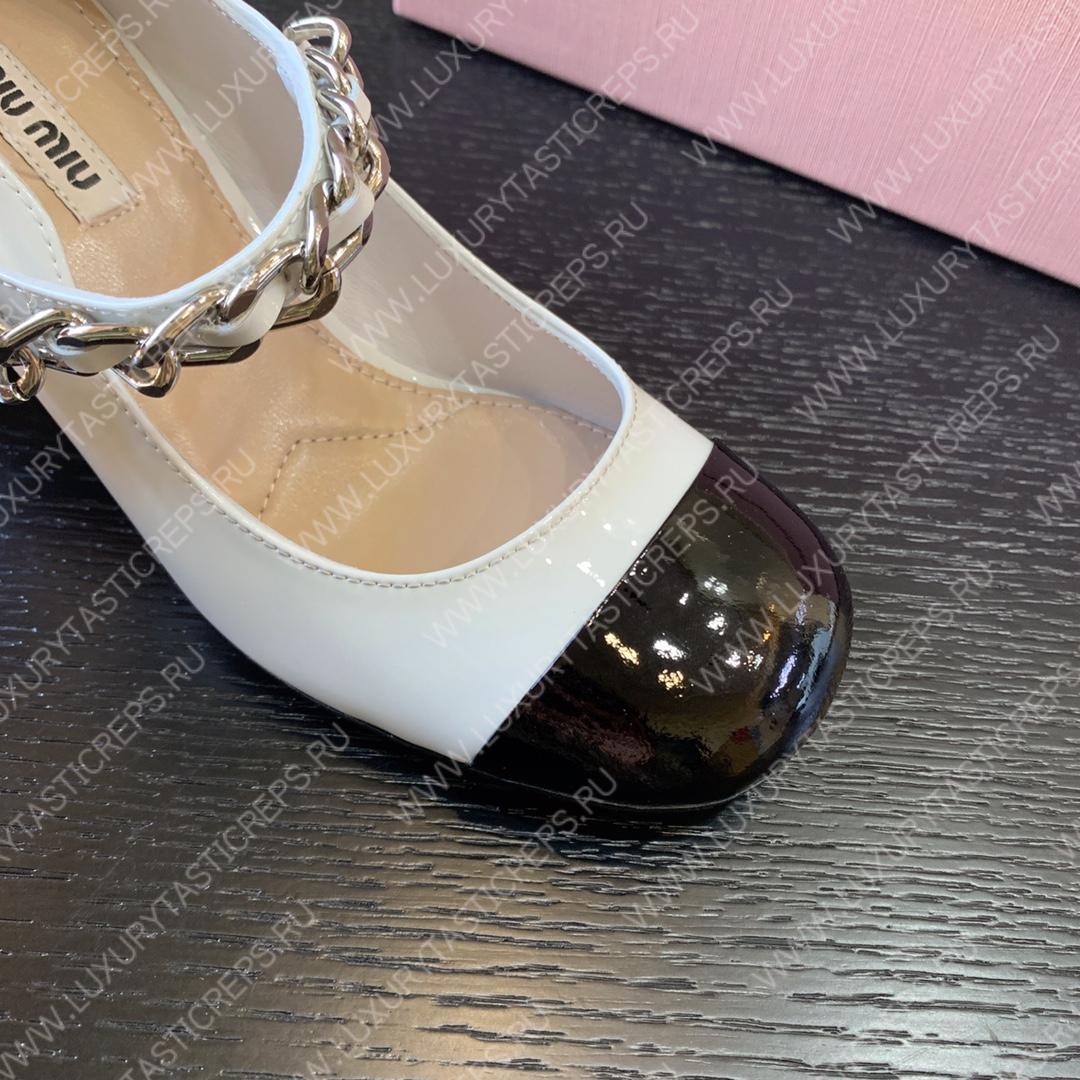 MIU MIU PATENT LEATHER PUMPS WHITE AND BLACK 5I248D
