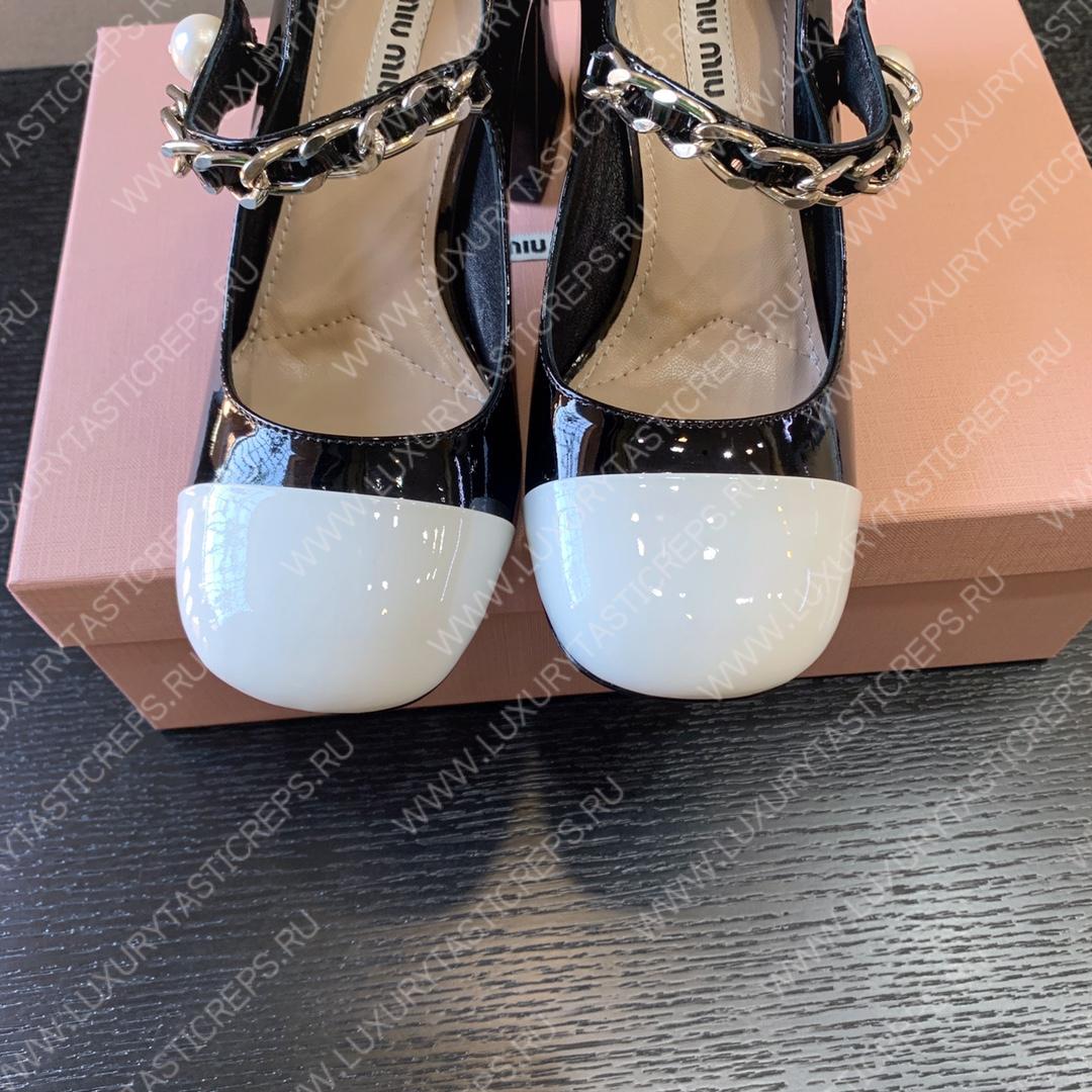 MIU MIU PATENT LEATHER PUMPS WHITE AND BLACK 5I248D