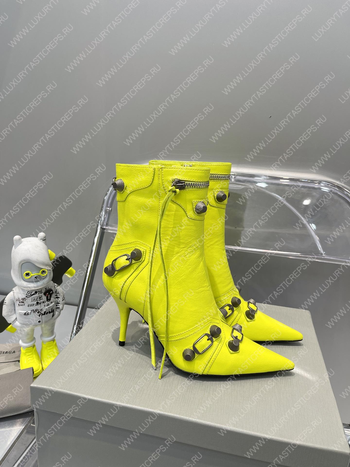 Ba*len*cia*ga women’s cagole 90mm bootie yellow 694379wa