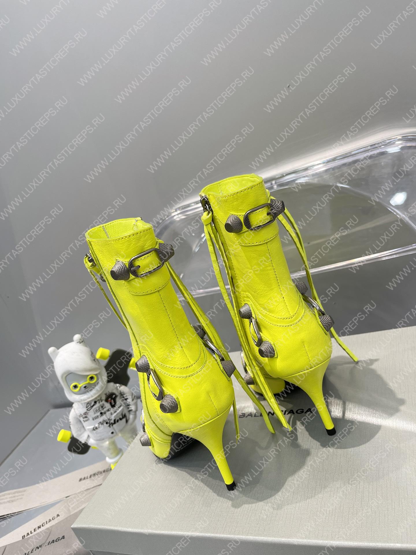 Ba*len*cia*ga women’s cagole 90mm bootie yellow 694379wa